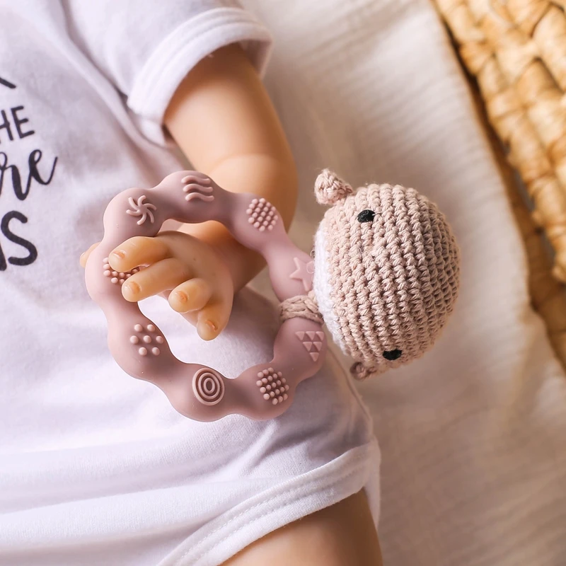 1PC Crochet Animal Bear Rattle Toy Soother Bracelet Wooden Teether Ring Baby Product Mobile Pram Crib Wooden Toys Newborn Gifts