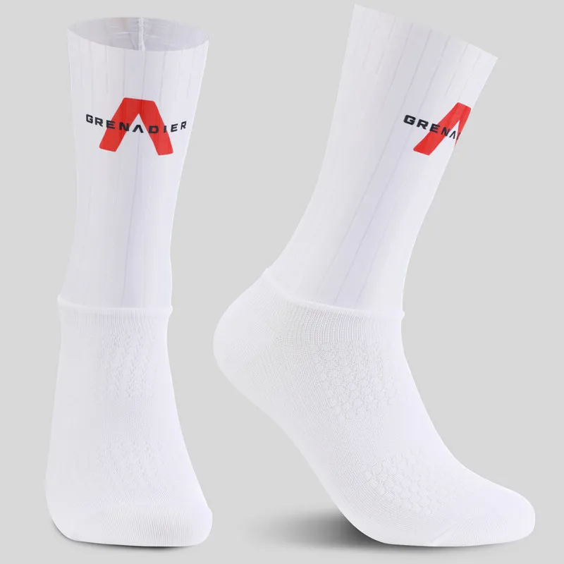 2026 Anti Slip Seamless Cycling Socks Integral Moulding High-tech Bike Sock Compression Bicycle Outdoor Running Sport Socks