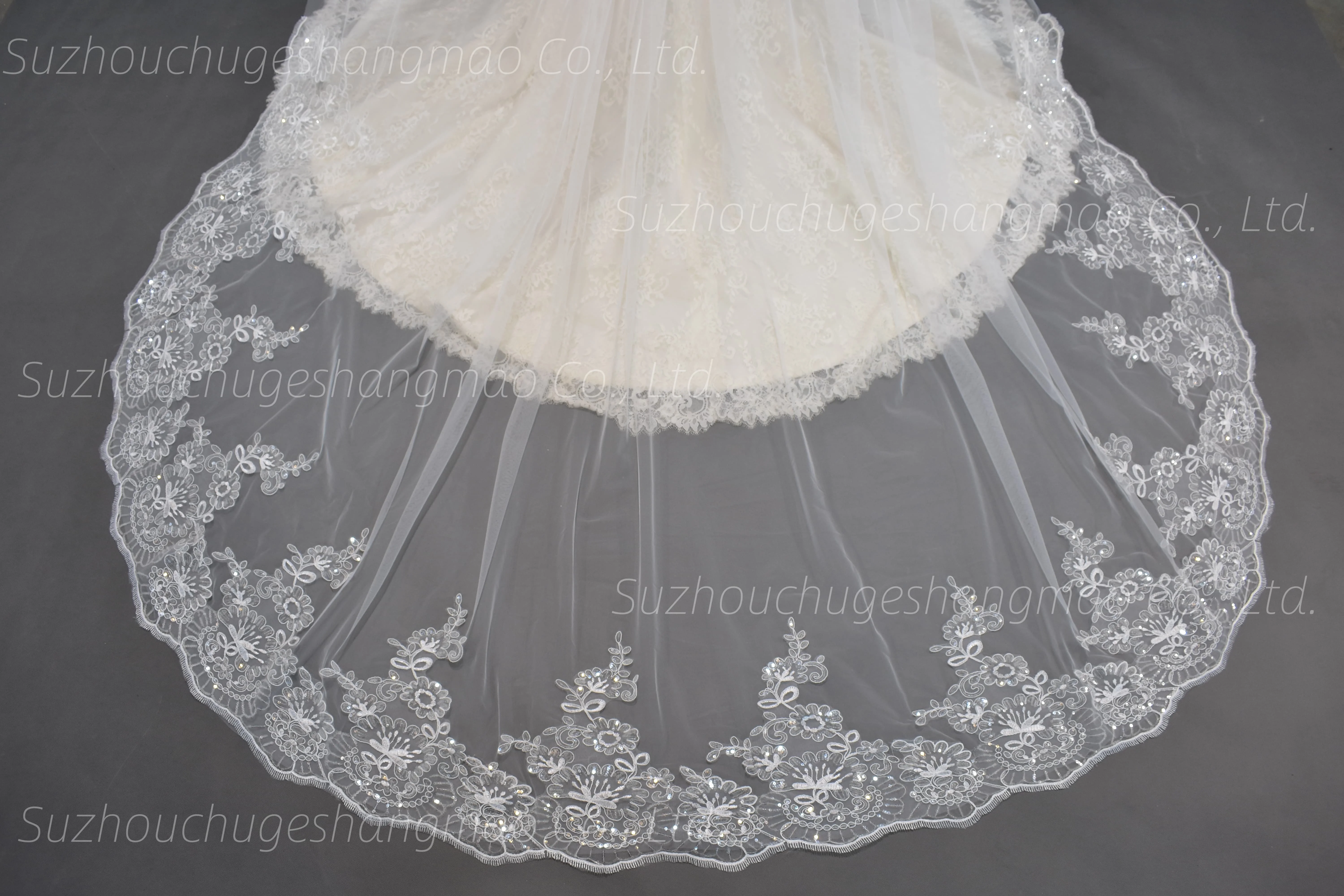 2026 Hot Sell Wedding Veil Long Bridal Veils Lace Appliques Soft Net Cathedral Veil Beautiful