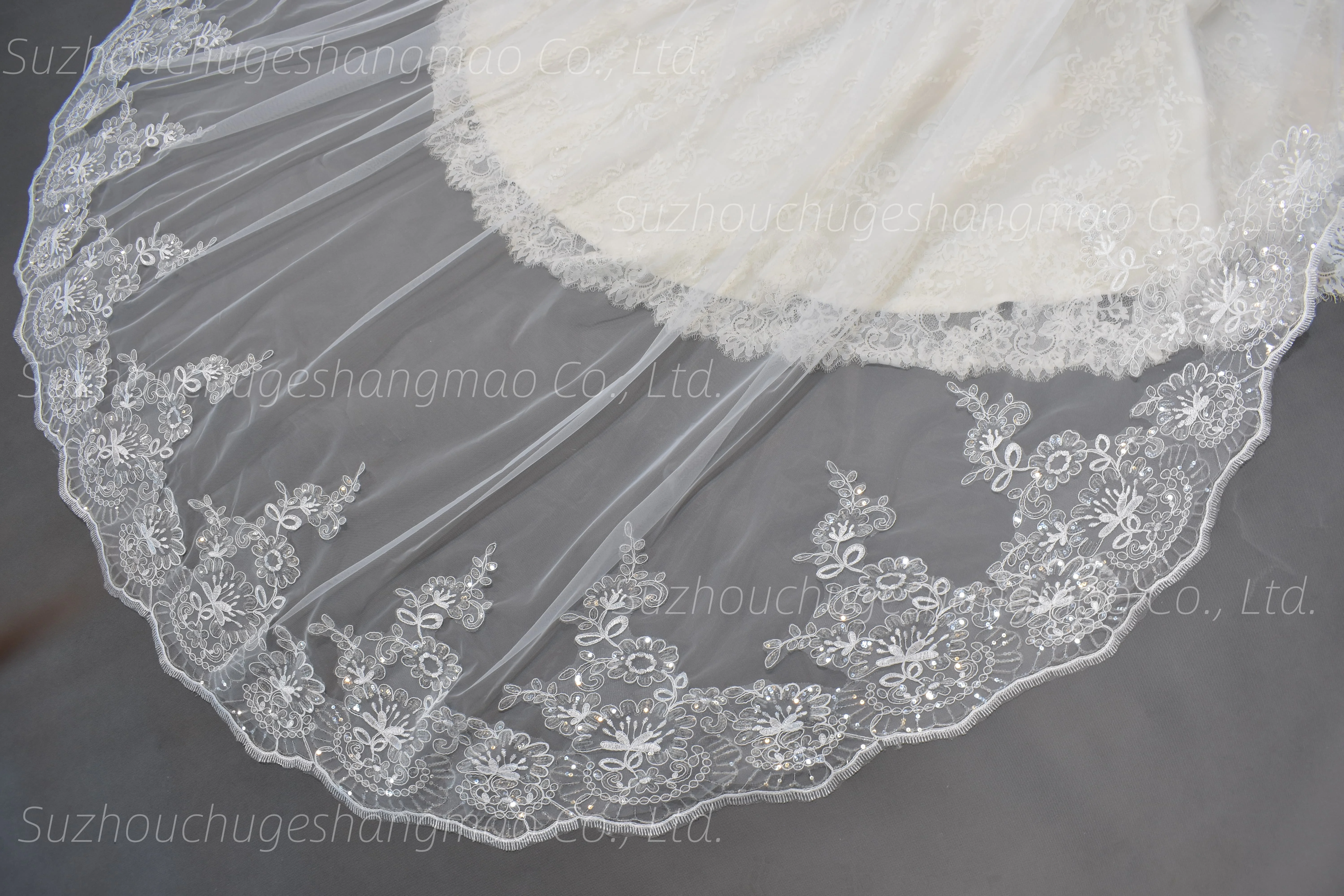 2026 Hot Sell Wedding Veil Long Bridal Veils Lace Appliques Soft Net Cathedral Veil Beautiful