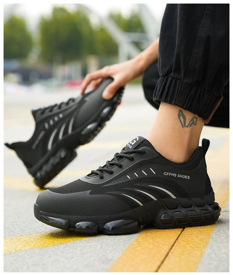 Breathable, lightweight and comfortable anti-smash and anti-puncture safety shoes