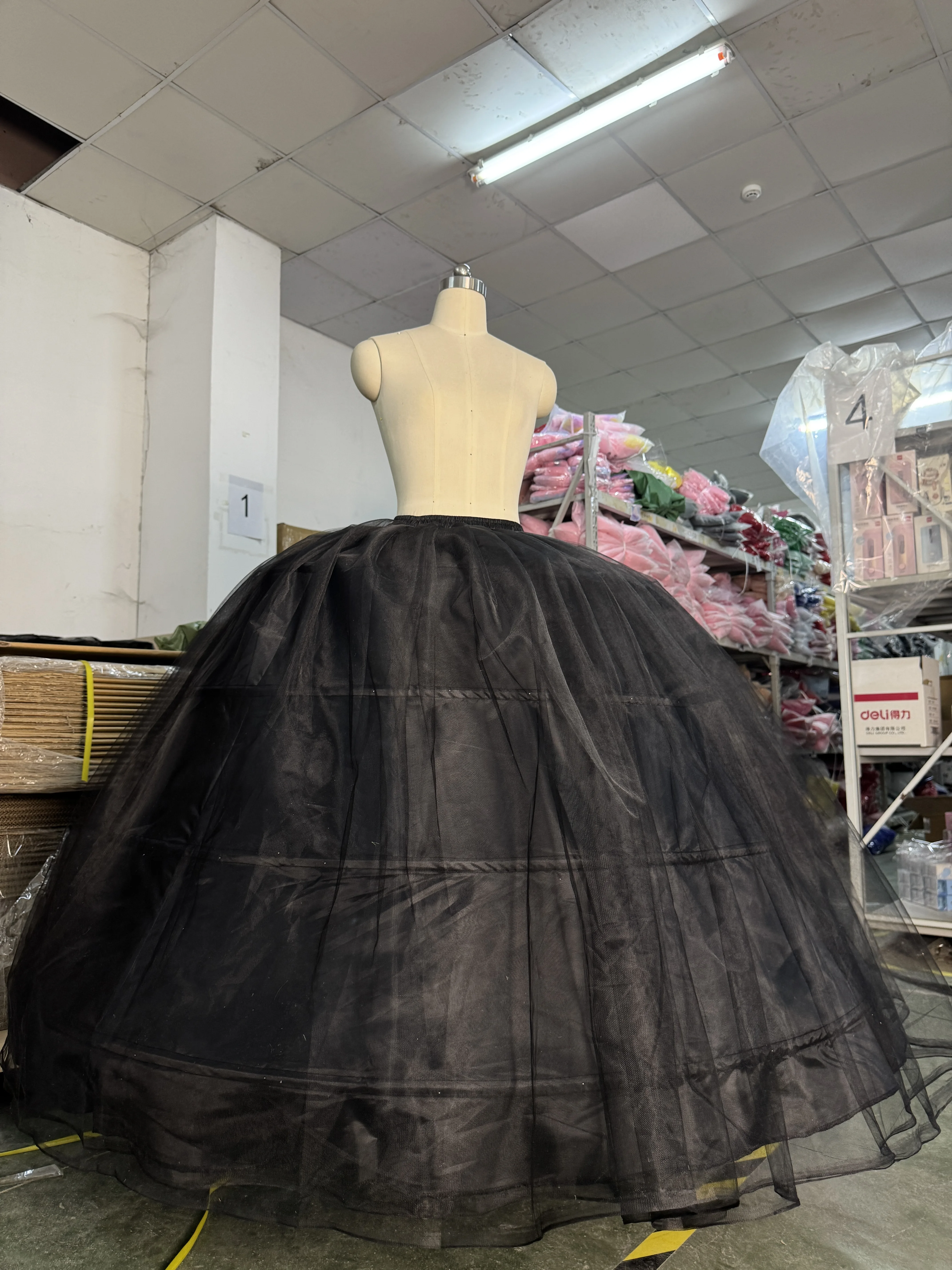 New Hot Sell 4 Hoops Big White/Black Petticoat Super Fluffy Crinoline Slip Underskirt For Wedding Dress Bridal Gown In Stock