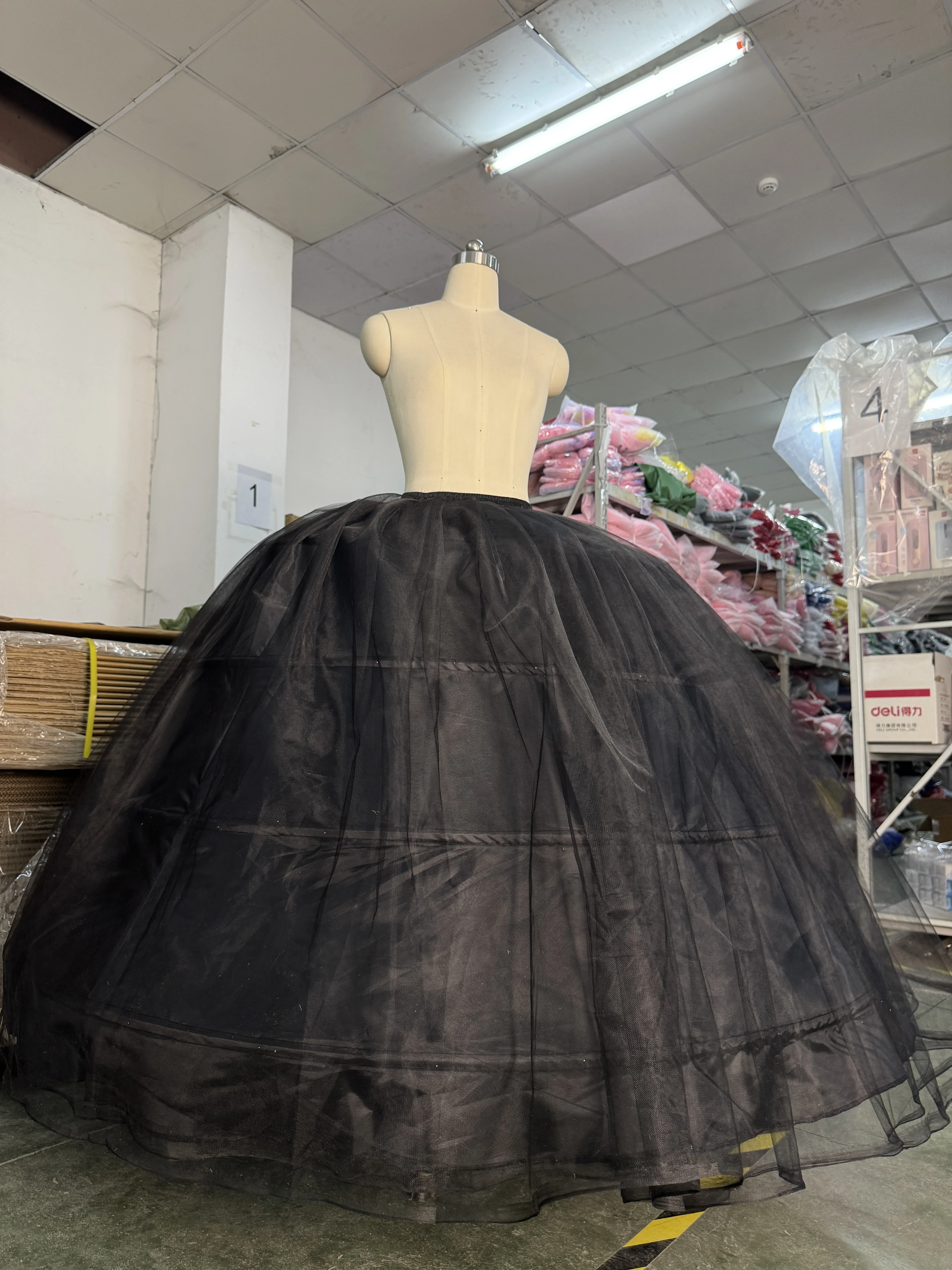 New Hot Sell 4 Hoops Big White/Black Petticoat Super Fluffy Crinoline Slip Underskirt For Wedding Dress Bridal Gown In Stock