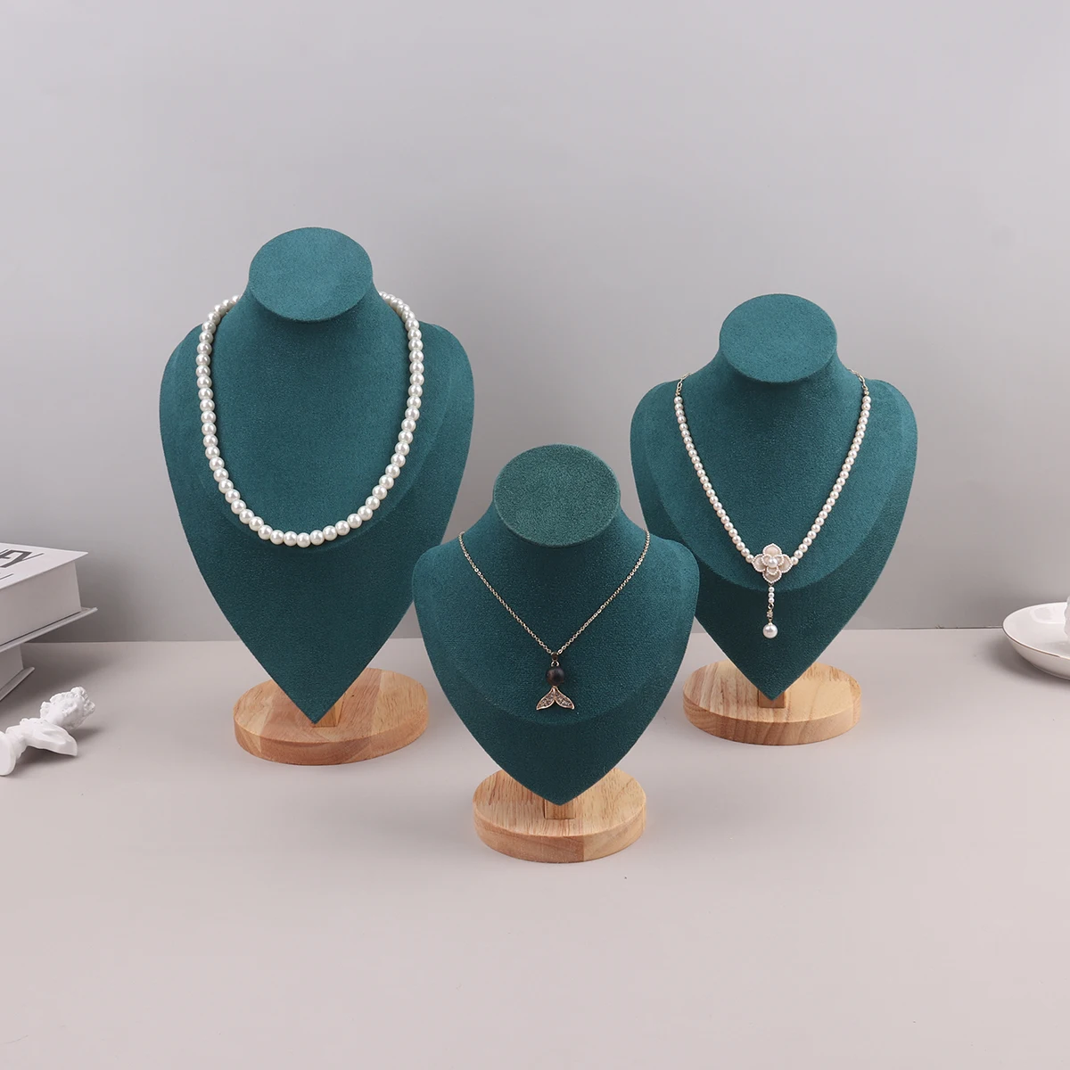 Velvet Portrait Necklace Display Pendant Organizer Jewelry Display Stand Jewelry Mannequin Bust Necklace Pendant Window Display