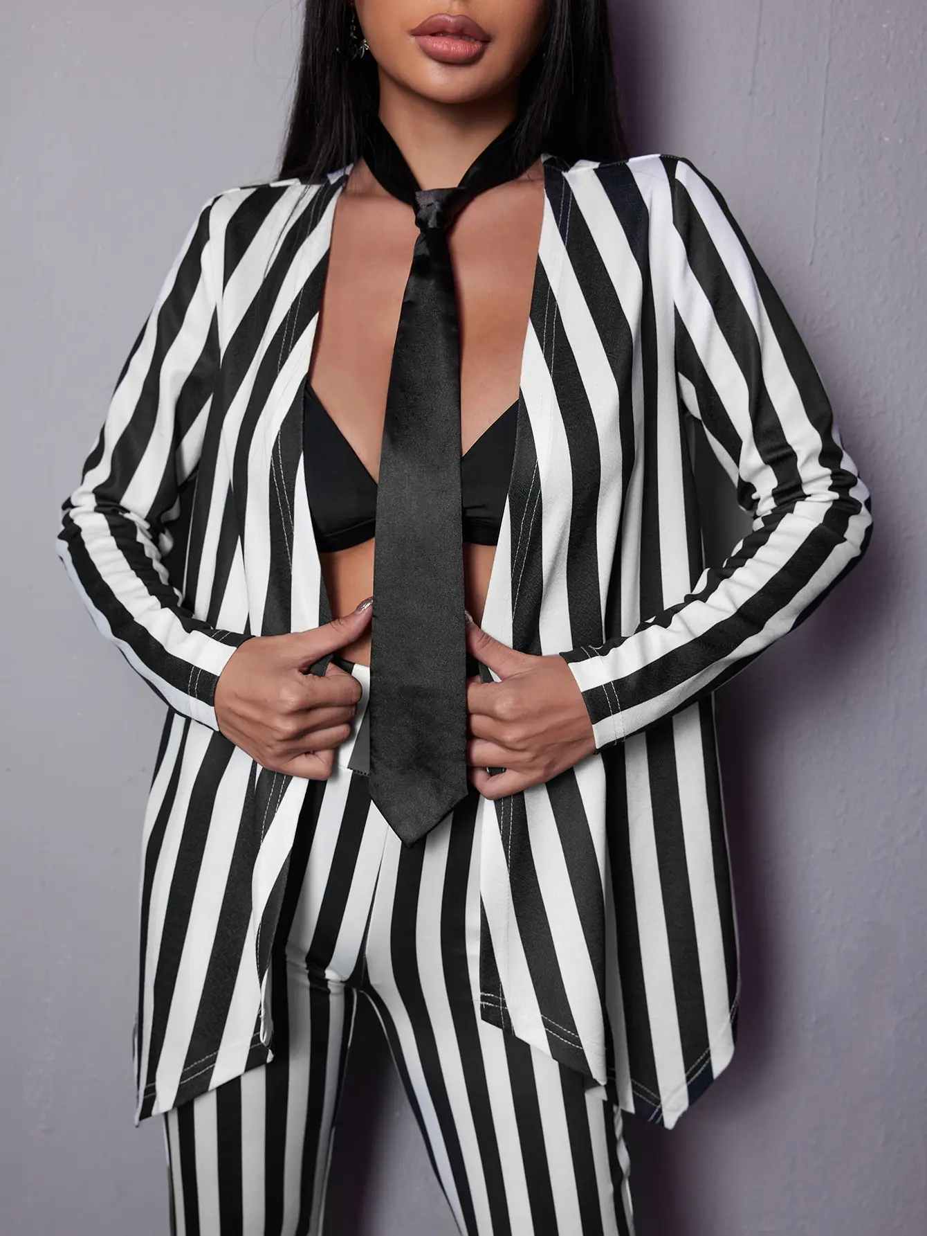 Black and white striped women's suit Jacket Niche 2024 Spring new holiday party high-end suit jacket Women's casual loose coat