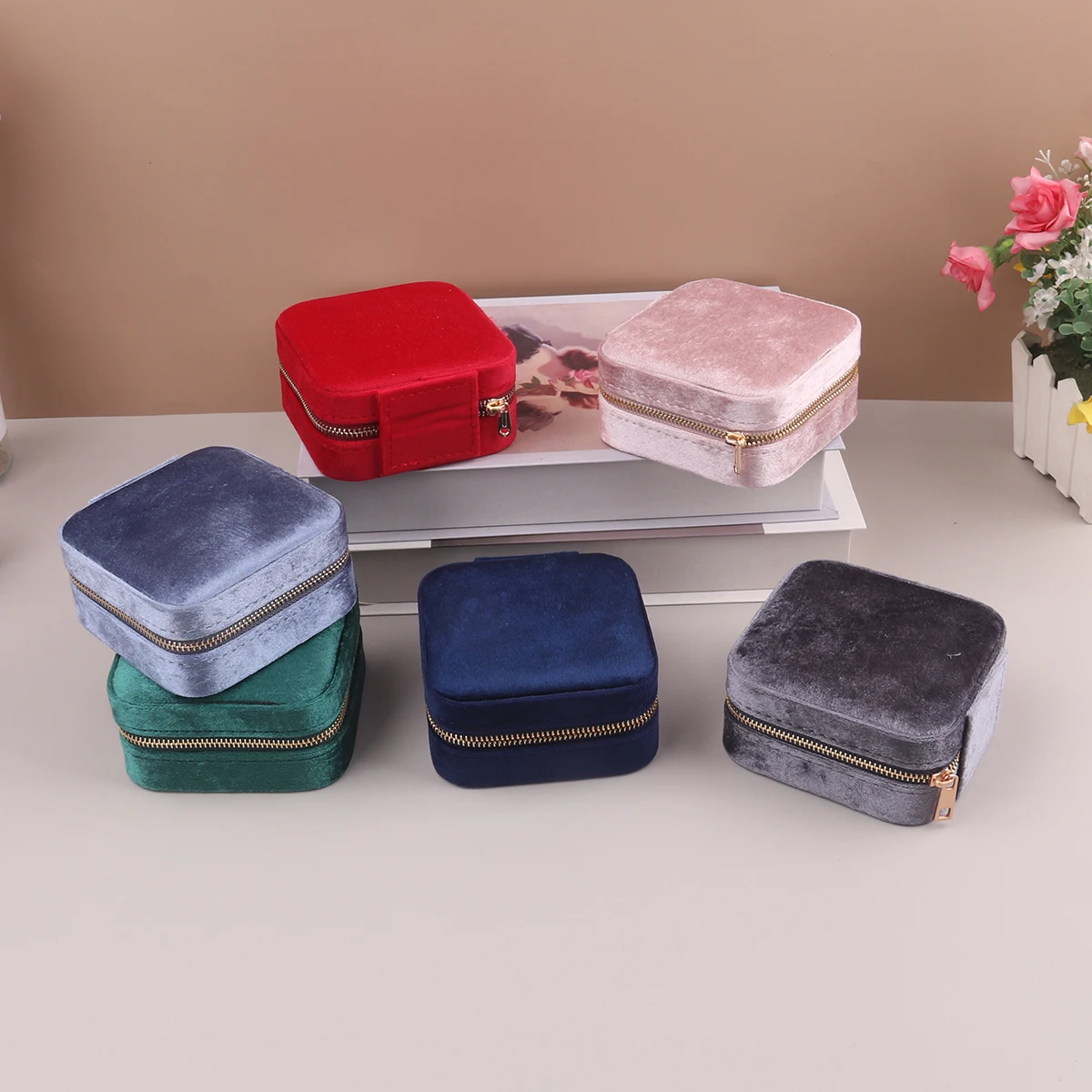 Clever Compartmentalized Design Small Body Hand Moving People Velvet Multifunctional Protection Jewelry Double Storage Box