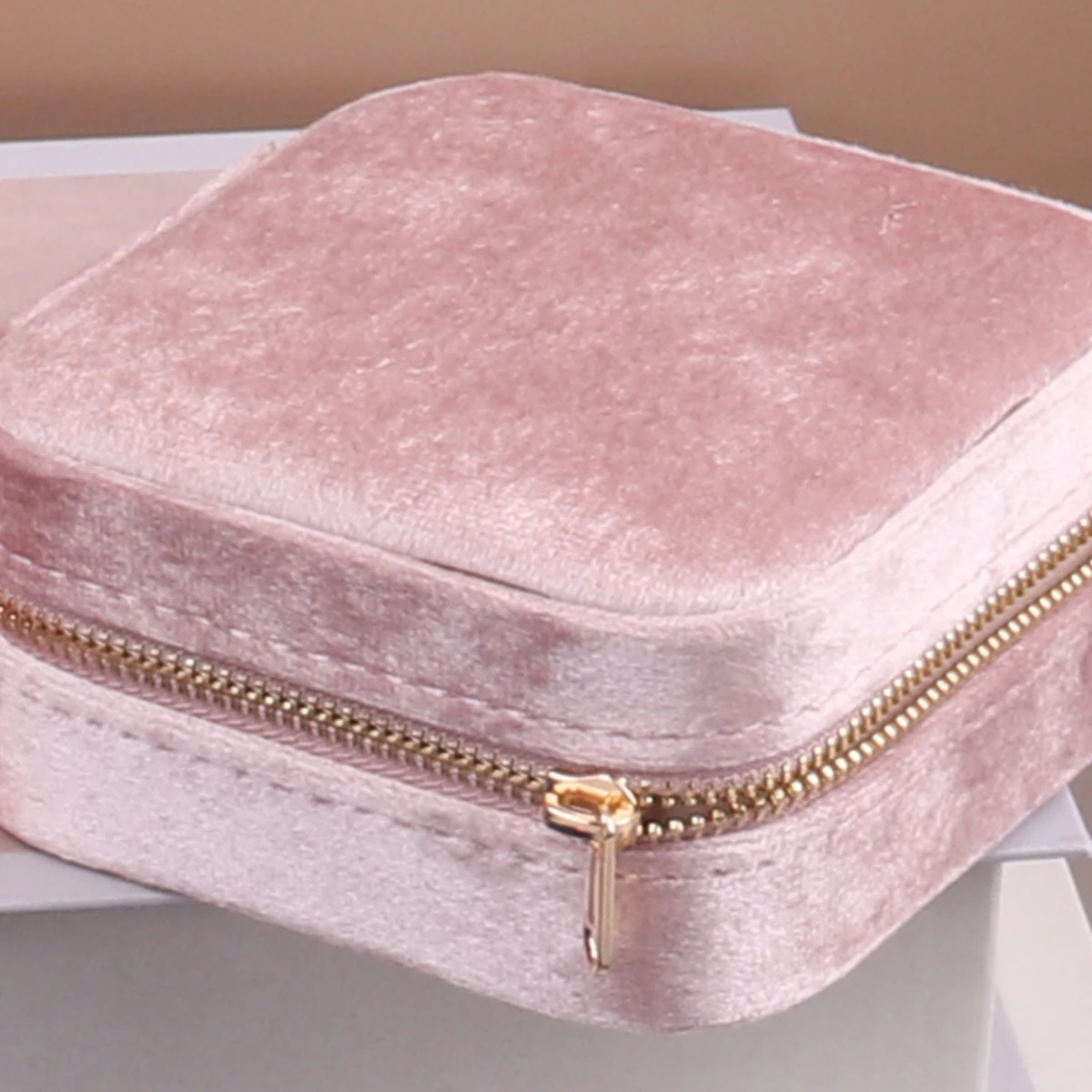 Clever Compartmentalized Design Small Body Hand Moving People Velvet Multifunctional Protection Jewelry Double Storage Box