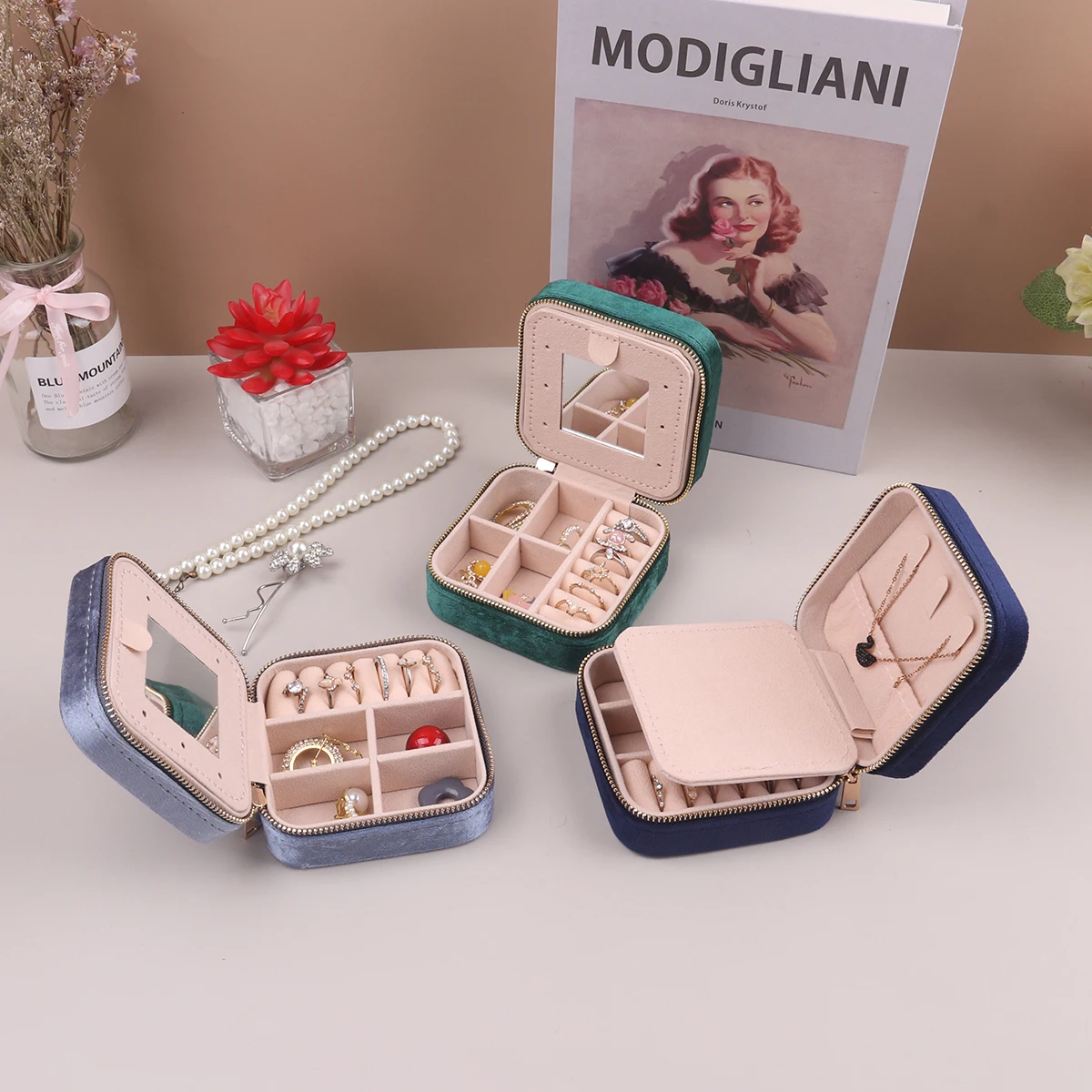 Clever Compartmentalized Design Small Body Hand Moving People Velvet Multifunctional Protection Jewelry Double Storage Box
