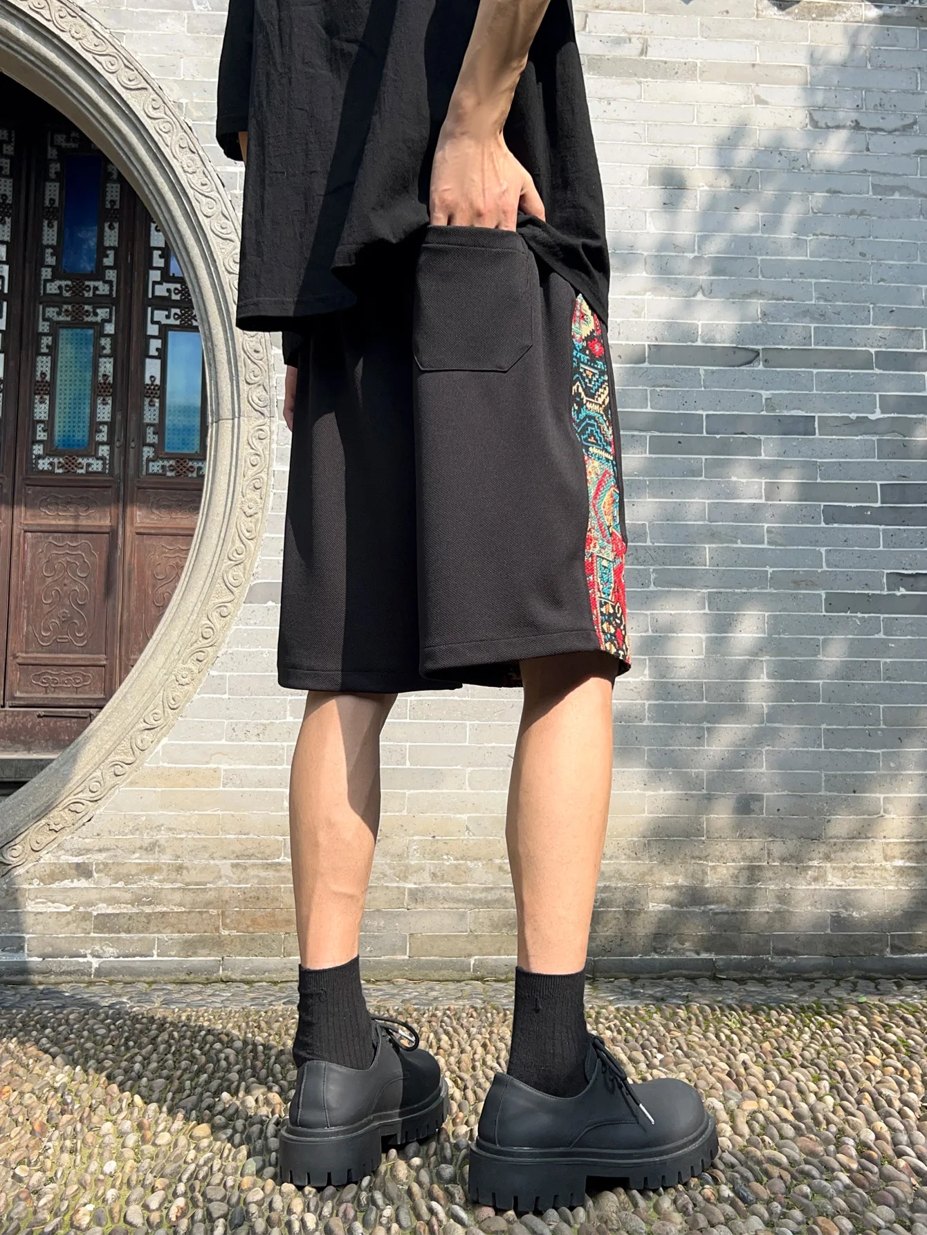 Men's ethnic embroidery pattern shorts with pockets, summer casual drawstring shorts, suitable for outdoor and beach casual wear