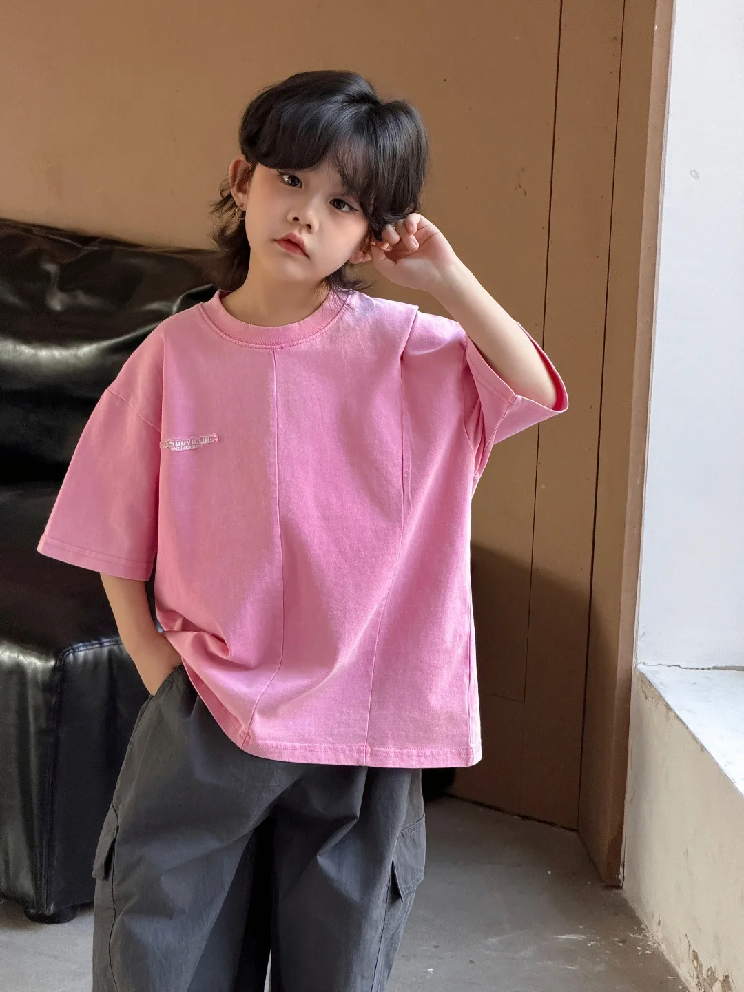 Boys T-shirt 2026 Spring and Summer New Childrens Clothing Korean Style Boys and Girls Retro Design Sense Do Old Cut T-shirt
