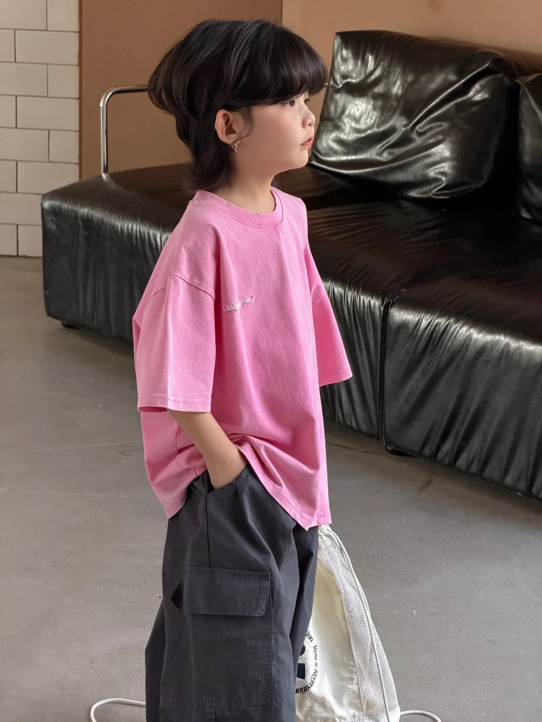 Boys T-shirt 2026 Spring and Summer New Childrens Clothing Korean Style Boys and Girls Retro Design Sense Do Old Cut T-shirt