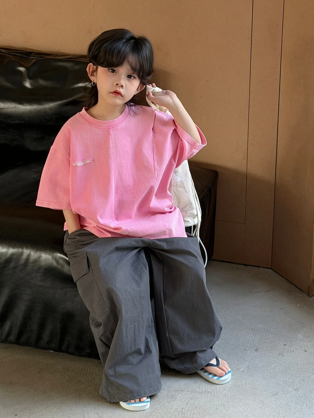 Boys T-shirt 2026 Spring and Summer New Childrens Clothing Korean Style Boys and Girls Retro Design Sense Do Old Cut T-shirt
