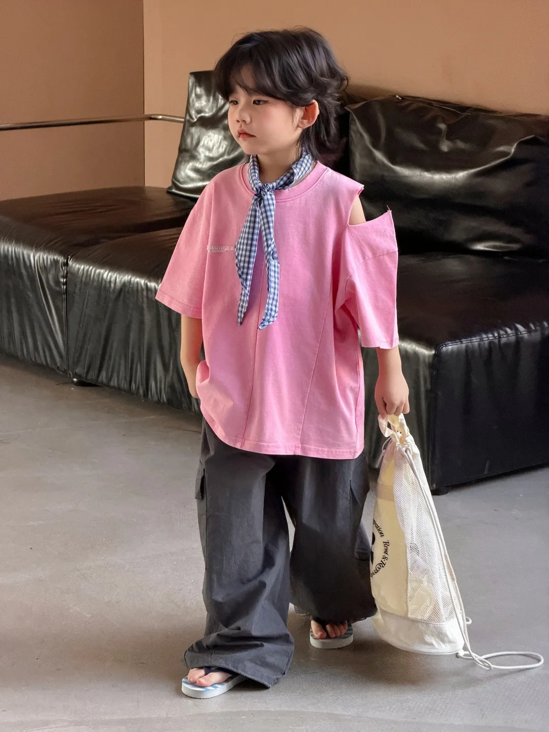 Boys T-shirt 2026 Spring and Summer New Childrens Clothing Korean Style Boys and Girls Retro Design Sense Do Old Cut T-shirt