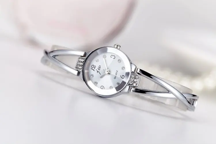 New Trendy Women Bracelet Watch Mujer Relojes Small Dial Quartz Leisure Popular Wristwatch Hour Female Elegant Watches