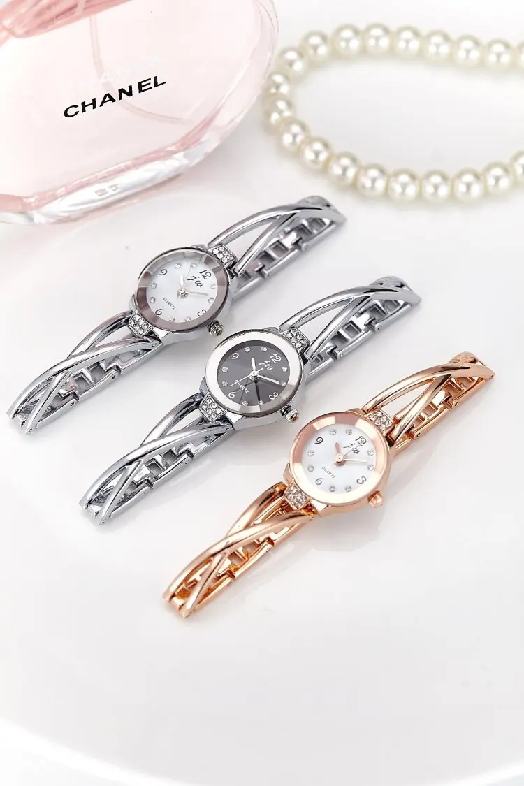 New Trendy Women Bracelet Watch Mujer Relojes Small Dial Quartz Leisure Popular Wristwatch Hour Female Elegant Watches