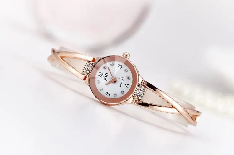 New Trendy Women Bracelet Watch Mujer Relojes Small Dial Quartz Leisure Popular Wristwatch Hour Female Elegant Watches
