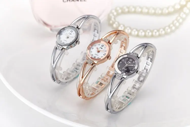 New Trendy Women Bracelet Watch Mujer Relojes Small Dial Quartz Leisure Popular Wristwatch Hour Female Elegant Watches