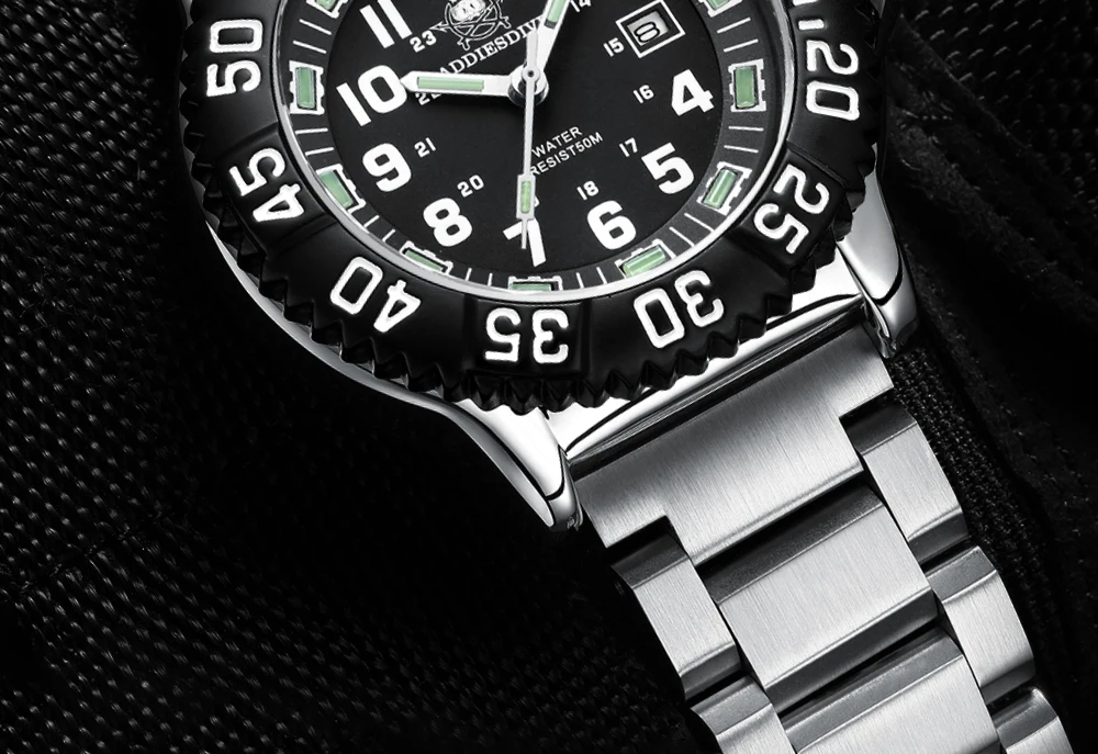 ADDIESDIVE Luxury Men's Quartz Watch Outdoor Sports Luminous Tube Analog Watch 50m Waterproof Stainless Steel Strap Orange Black