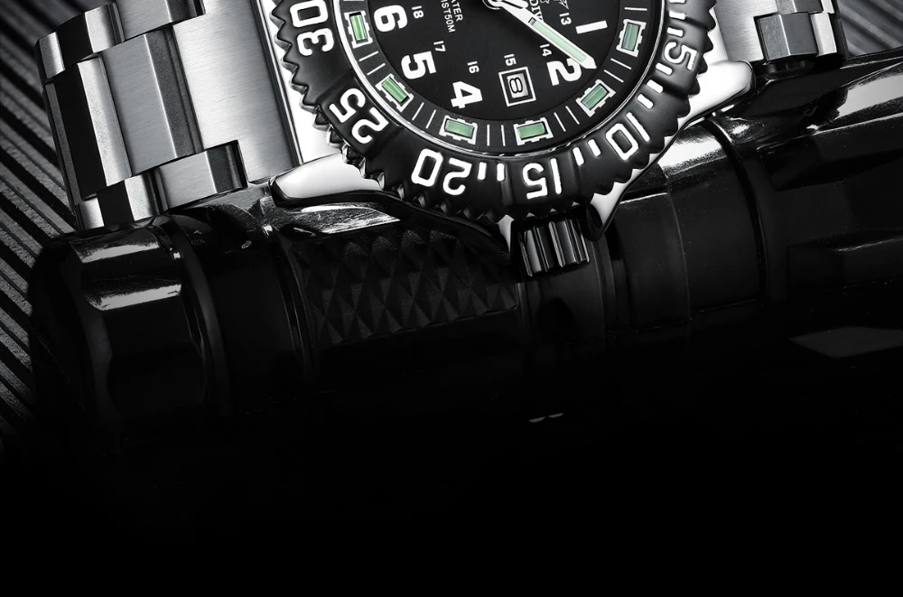 ADDIESDIVE Luxury Men's Quartz Watch Outdoor Sports Luminous Tube Analog Watch 50m Waterproof Stainless Steel Strap Orange Black