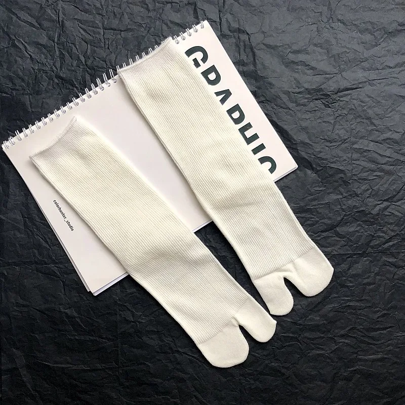 High Quality Combed Cotton Split Toe Socks Unisex Simple Comfortable Two-Toed Socks Japanese Harajuku Men Women's Tabi Socks