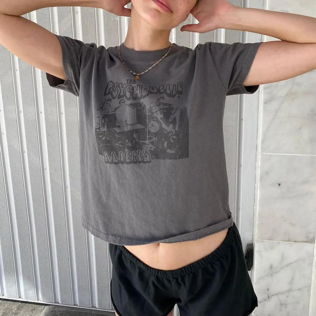 Classic Rock Graphic T-shirts Women Casual Summer Gray O Neck Short Sleeve Cotton Crop Top Vintage Streetwear Slim Y2k Tees Chic