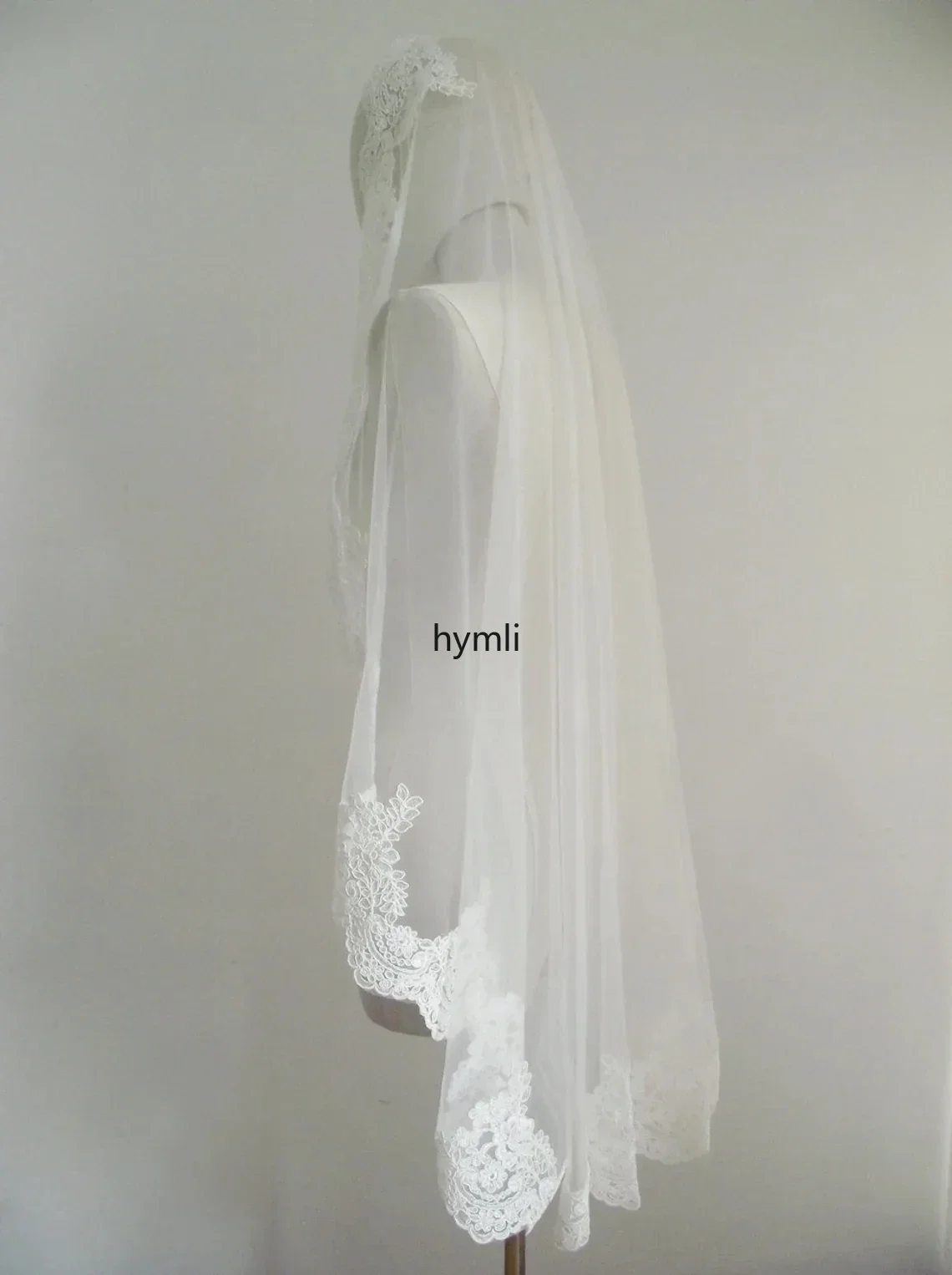 Mantilla Lace Wedding Veil Fingertip Length Veil Metal Comb