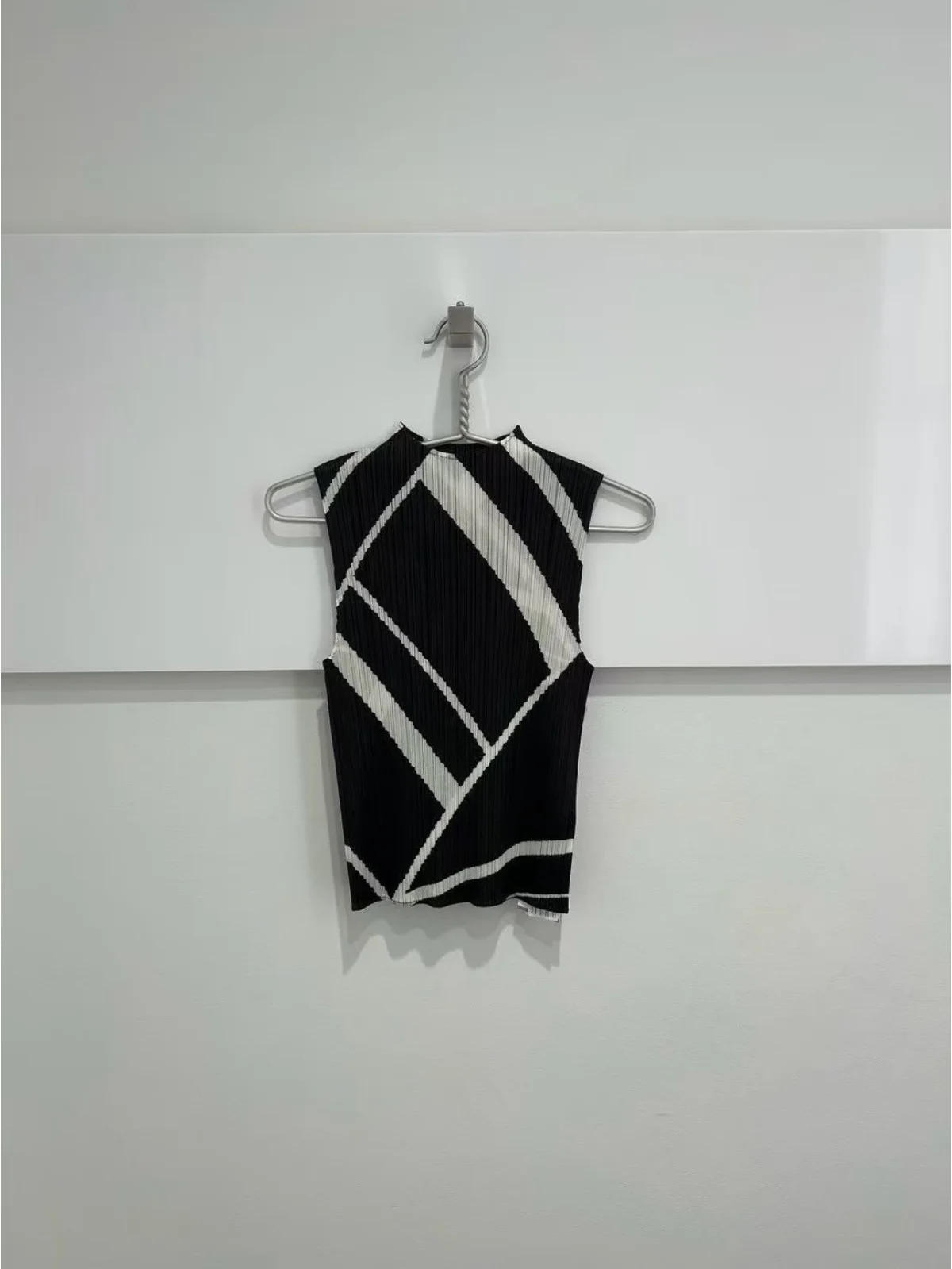 Miyake Pleated Elegant Fashion Temperament Solid Color Half High Neck Sleeveless Women's Vest 2026 Summer New Breathable Top