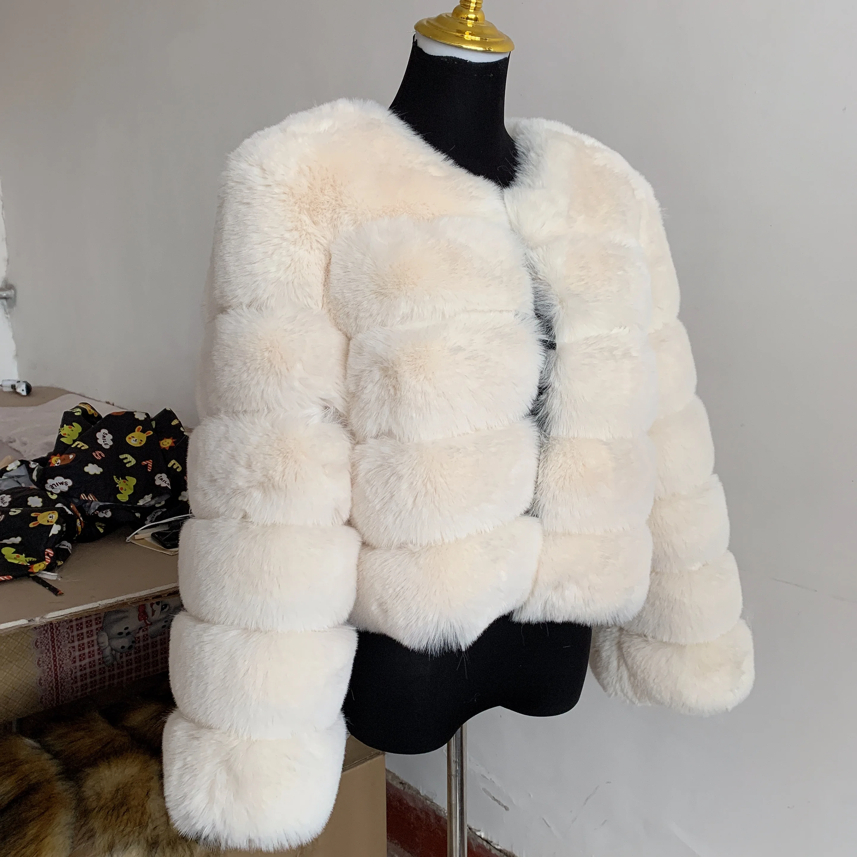 Women's Fashion Faux Fur Coat Super Hot Autumn Winter Women Short Faux Fox Fur Fluffy Jacket High Quality 7XL Ladies Furry Coats