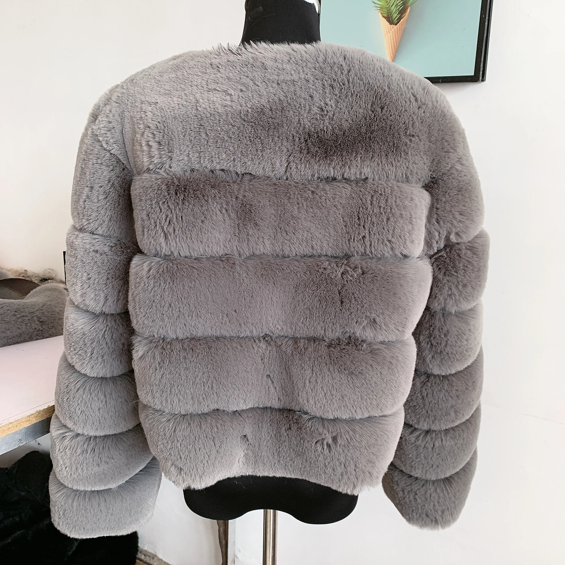 Women's Fashion Faux Fur Coat Super Hot Autumn Winter Women Short Faux Fox Fur Fluffy Jacket High Quality 7XL Ladies Furry Coats