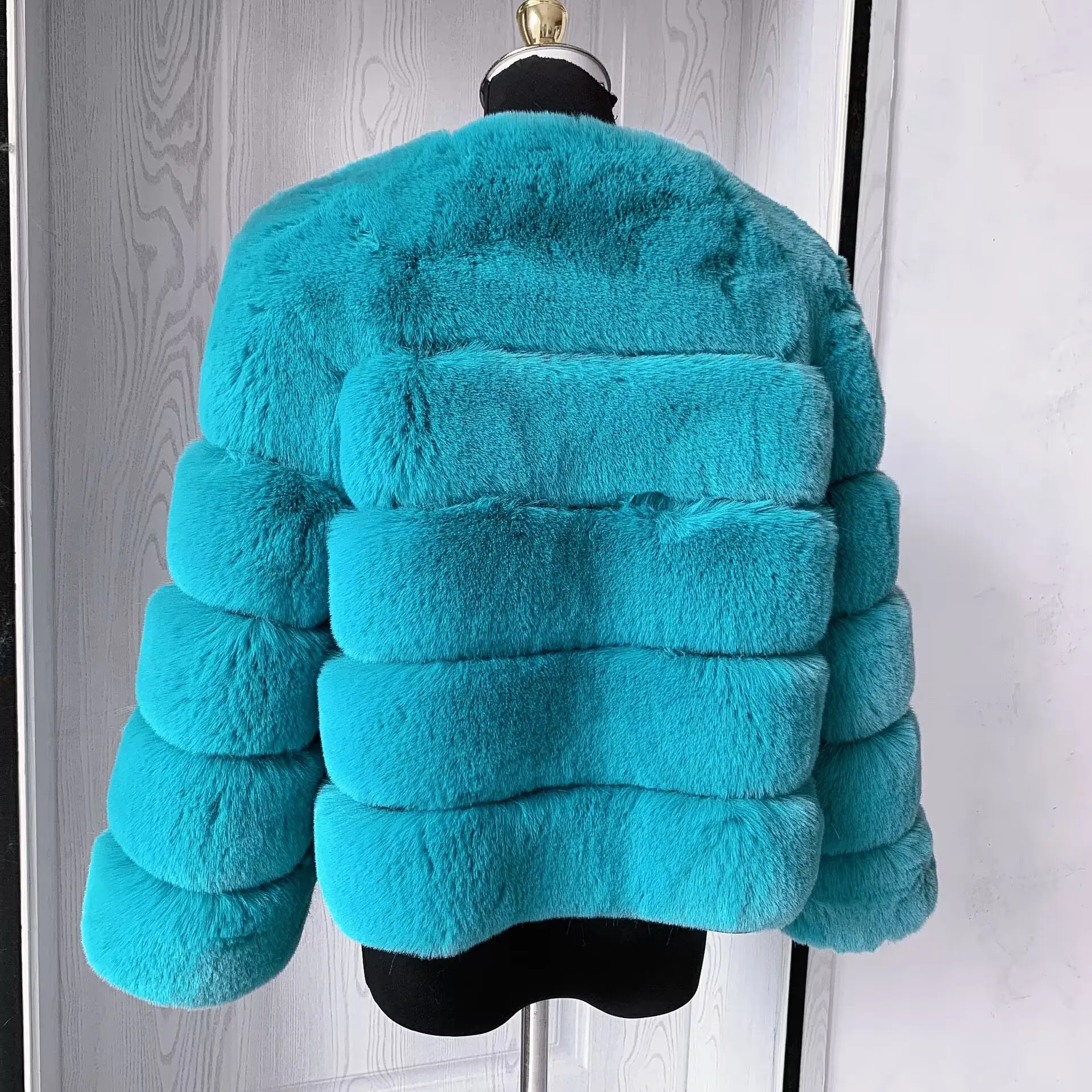 Women's Fashion Faux Fur Coat Super Hot Autumn Winter Women Short Faux Fox Fur Fluffy Jacket High Quality 7XL Ladies Furry Coats