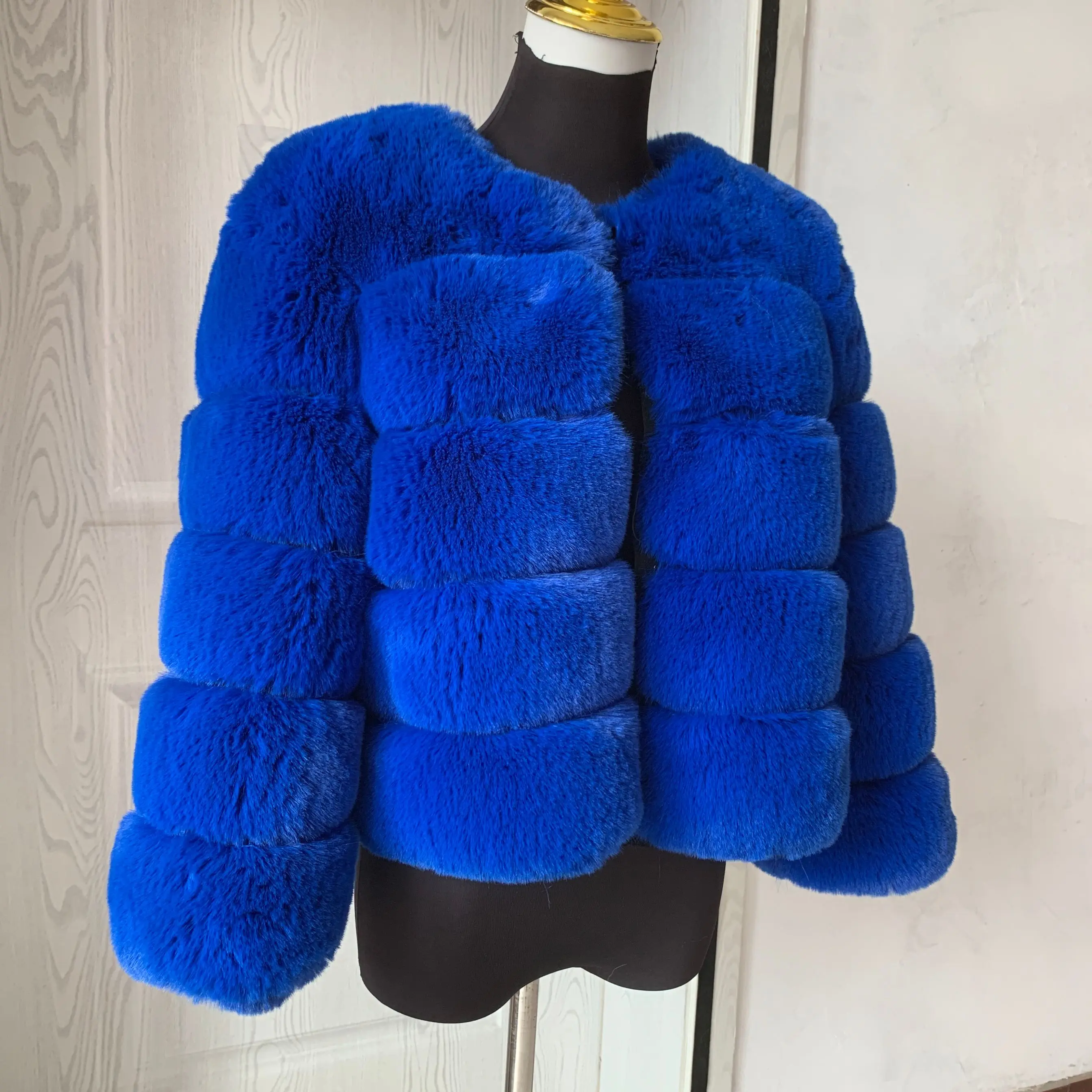 Women's Fashion Faux Fur Coat Super Hot Autumn Winter Women Short Faux Fox Fur Fluffy Jacket High Quality 7XL Ladies Furry Coats