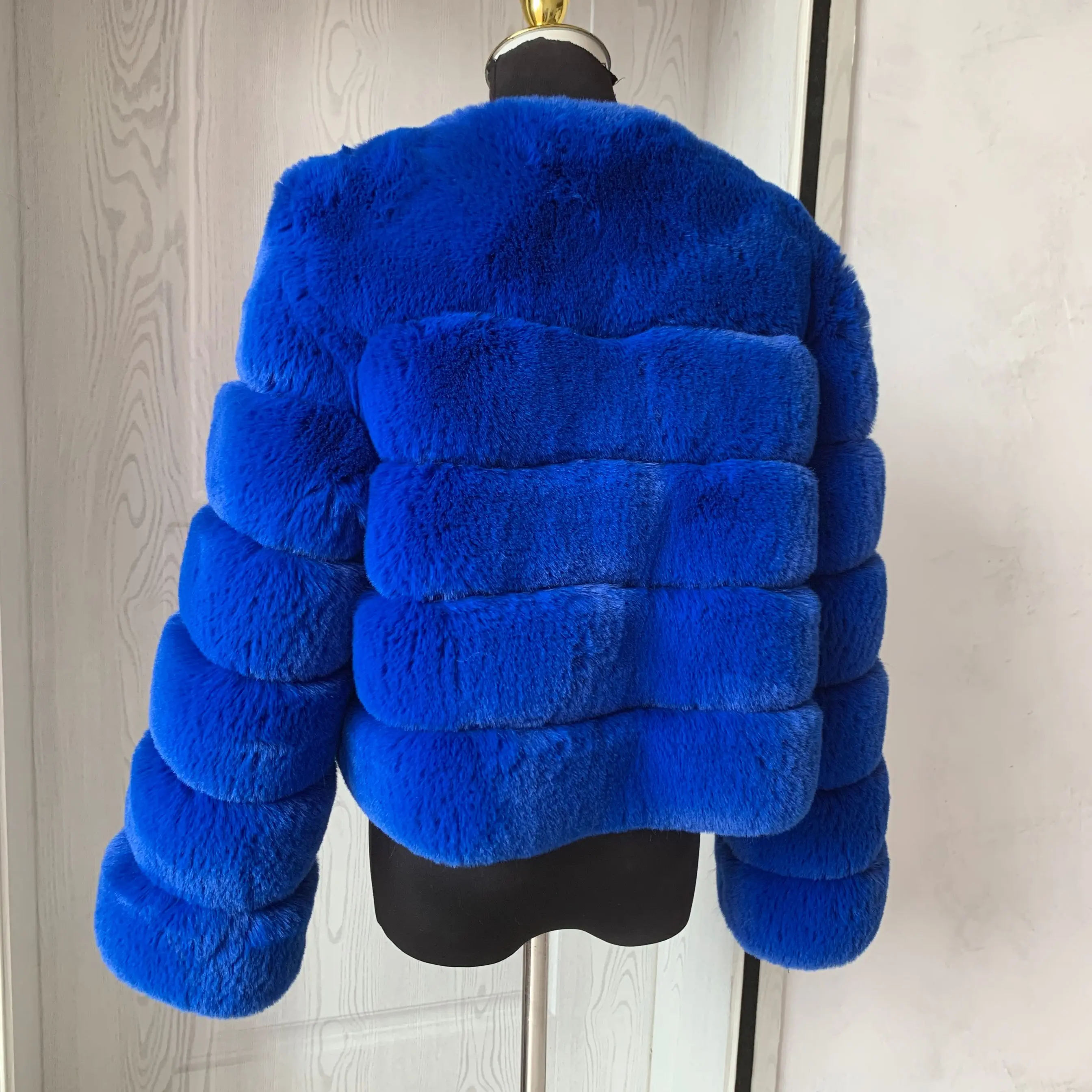 Women's Fashion Faux Fur Coat Super Hot Autumn Winter Women Short Faux Fox Fur Fluffy Jacket High Quality 7XL Ladies Furry Coats