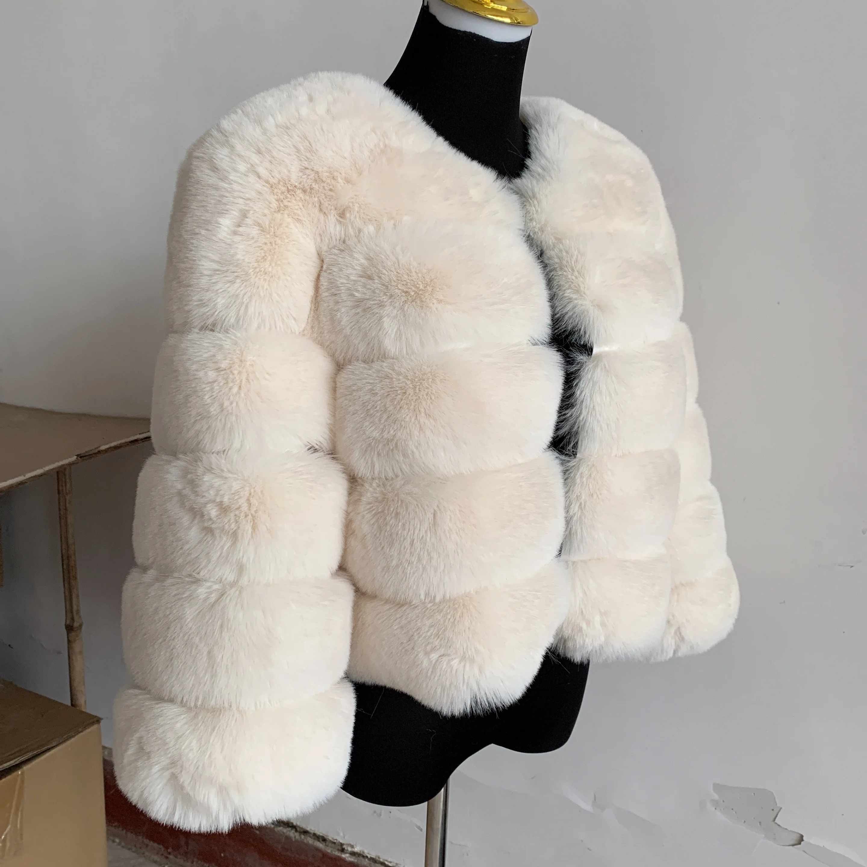 Women's Fashion Faux Fur Coat Super Hot Autumn Winter Women Short Faux Fox Fur Fluffy Jacket High Quality 7XL Ladies Furry Coats