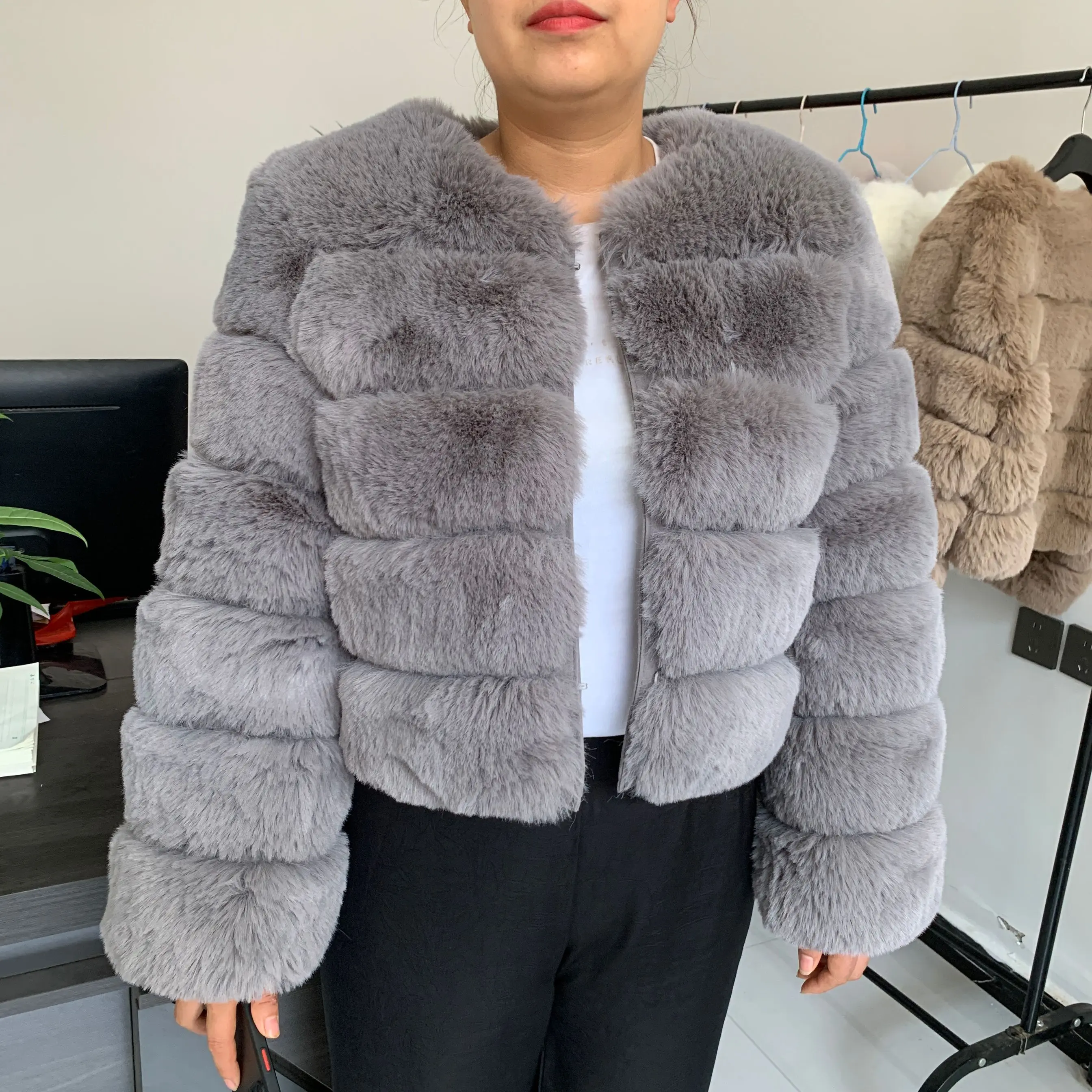 Women's Fashion Faux Fur Coat Super Hot Autumn Winter Women Short Faux Fox Fur Fluffy Jacket High Quality 7XL Ladies Furry Coats