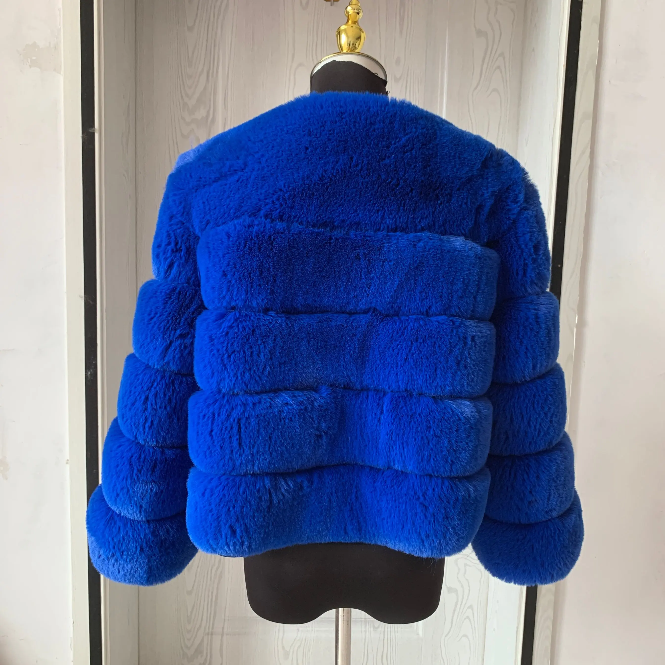 Women's Fashion Faux Fur Coat Super Hot Autumn Winter Women Short Faux Fox Fur Fluffy Jacket High Quality 7XL Ladies Furry Coats