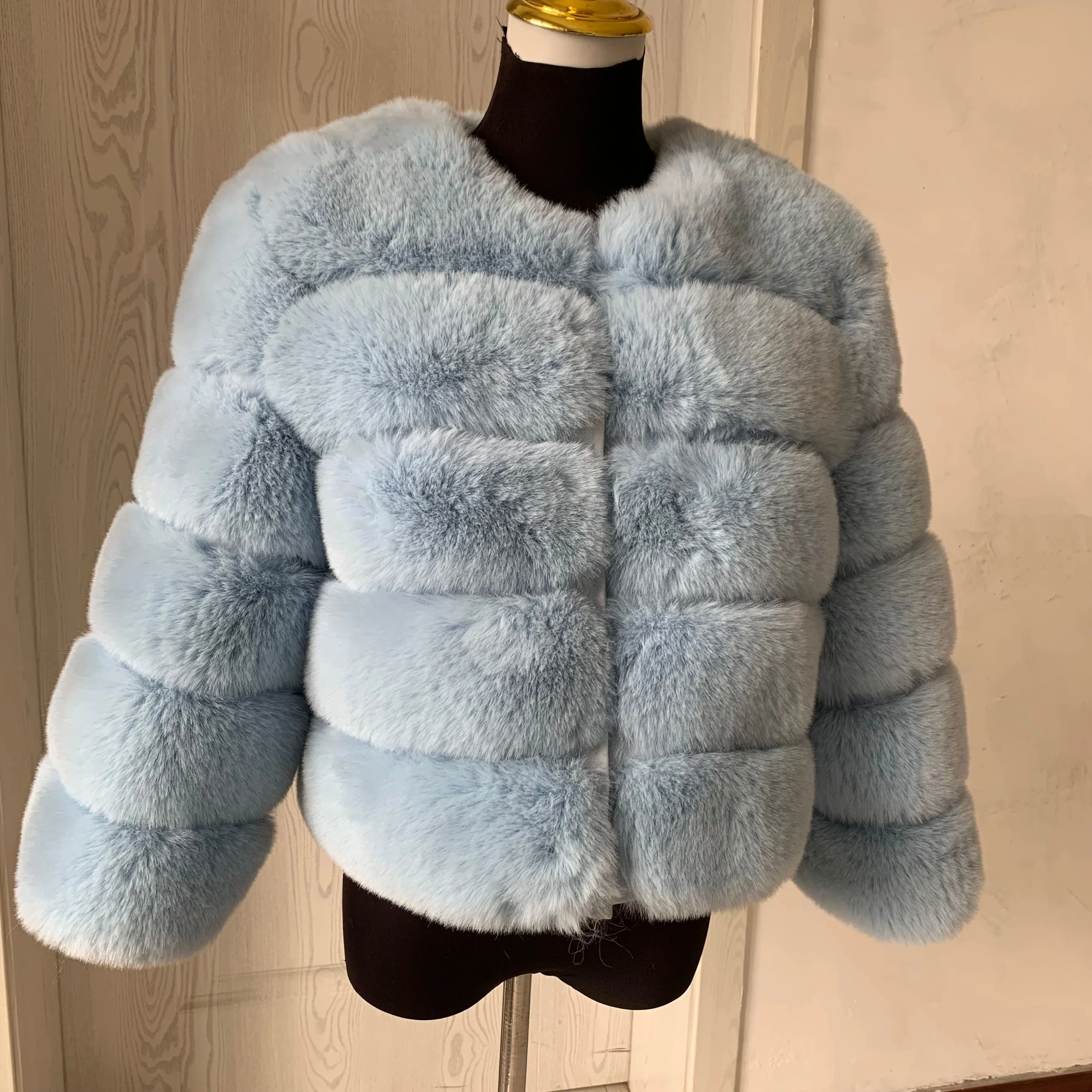 Women's Fashion Faux Fur Coat Super Hot Autumn Winter Women Short Faux Fox Fur Fluffy Jacket High Quality 7XL Ladies Furry Coats