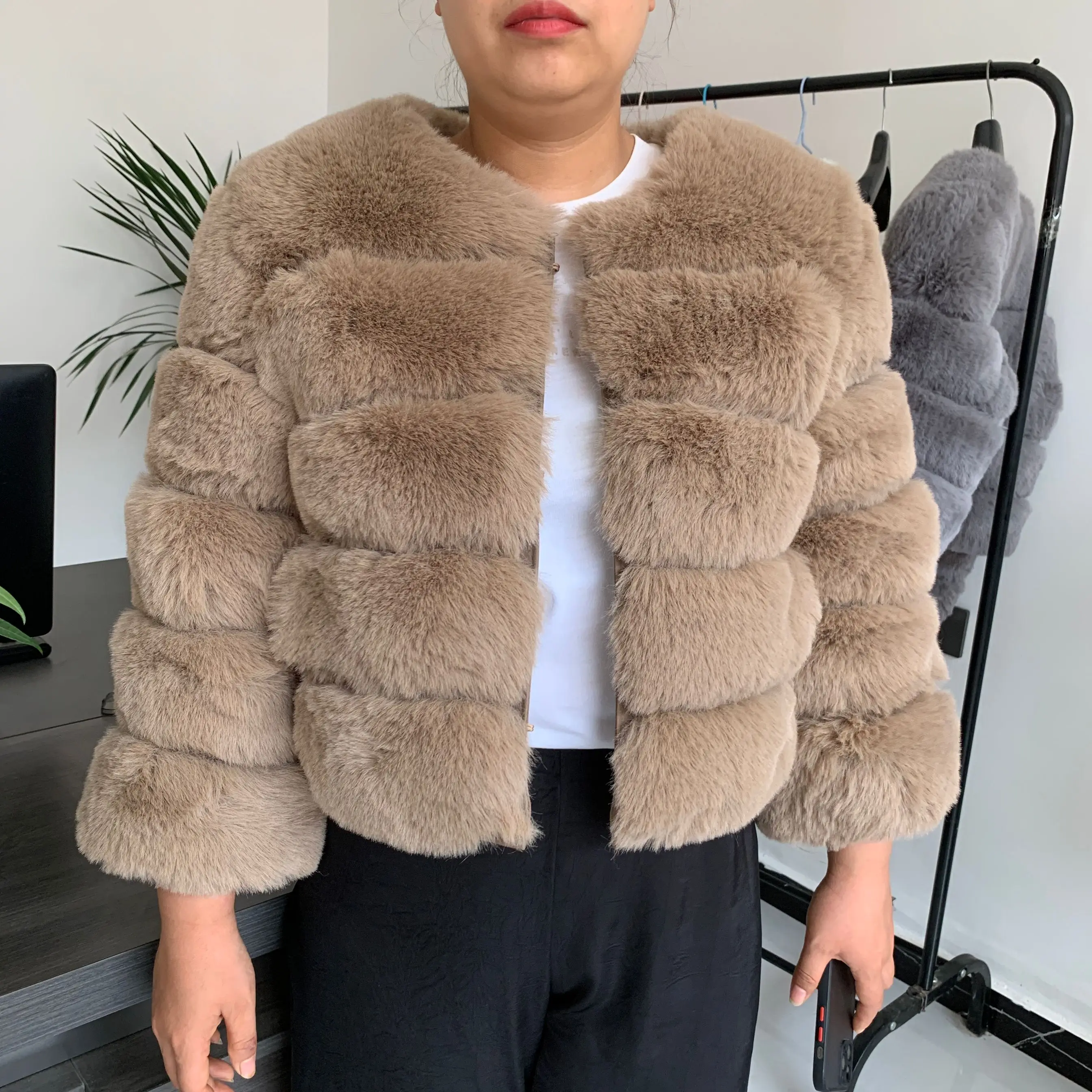 Women's Fashion Faux Fur Coat Super Hot Autumn Winter Women Short Faux Fox Fur Fluffy Jacket High Quality 7XL Ladies Furry Coats