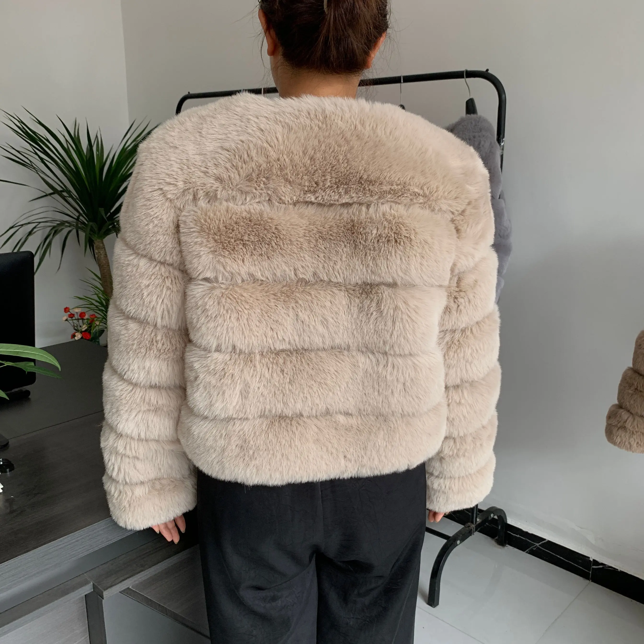 Women's Fashion Faux Fur Coat Super Hot Autumn Winter Women Short Faux Fox Fur Fluffy Jacket High Quality 7XL Ladies Furry Coats