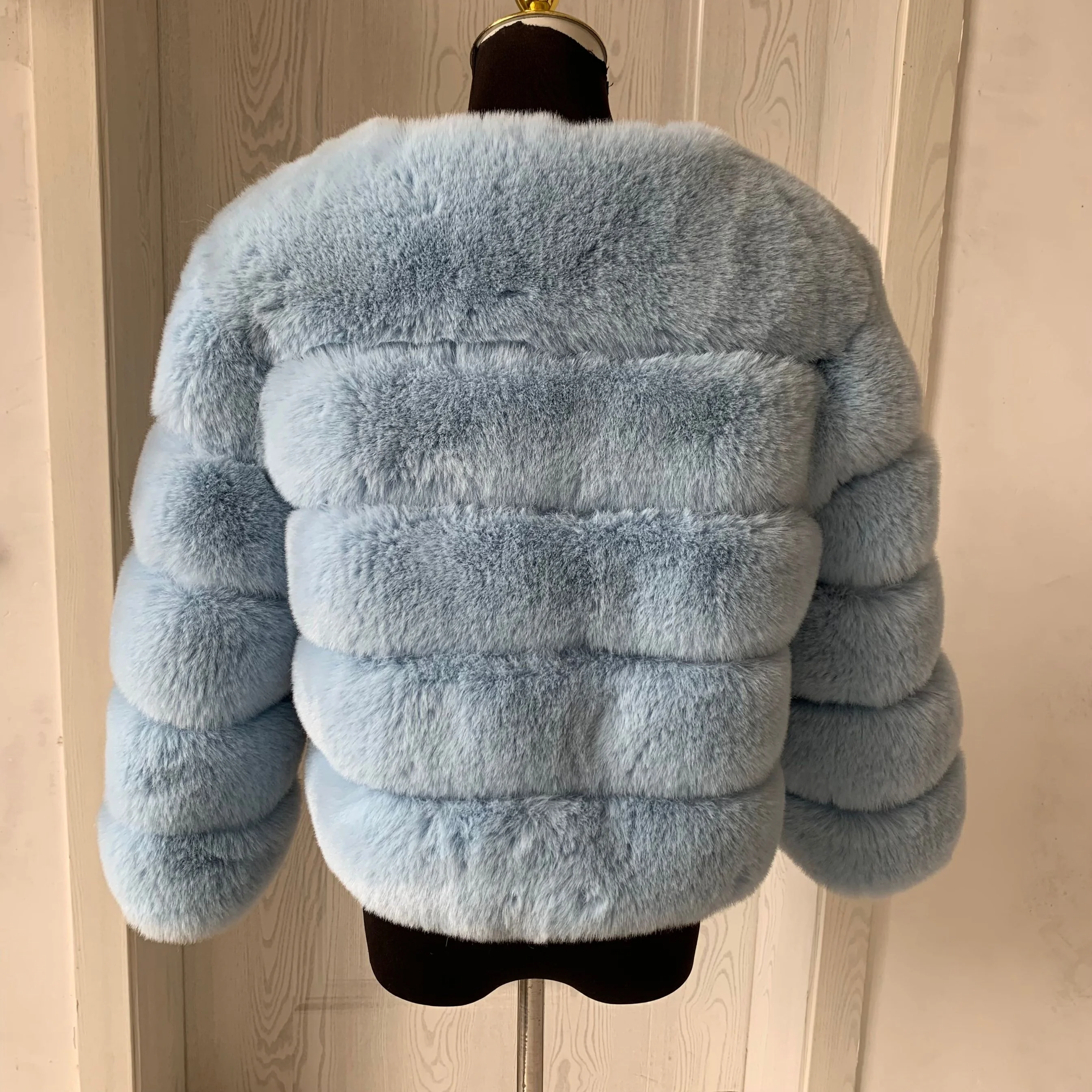 Women's Fashion Faux Fur Coat Super Hot Autumn Winter Women Short Faux Fox Fur Fluffy Jacket High Quality 7XL Ladies Furry Coats