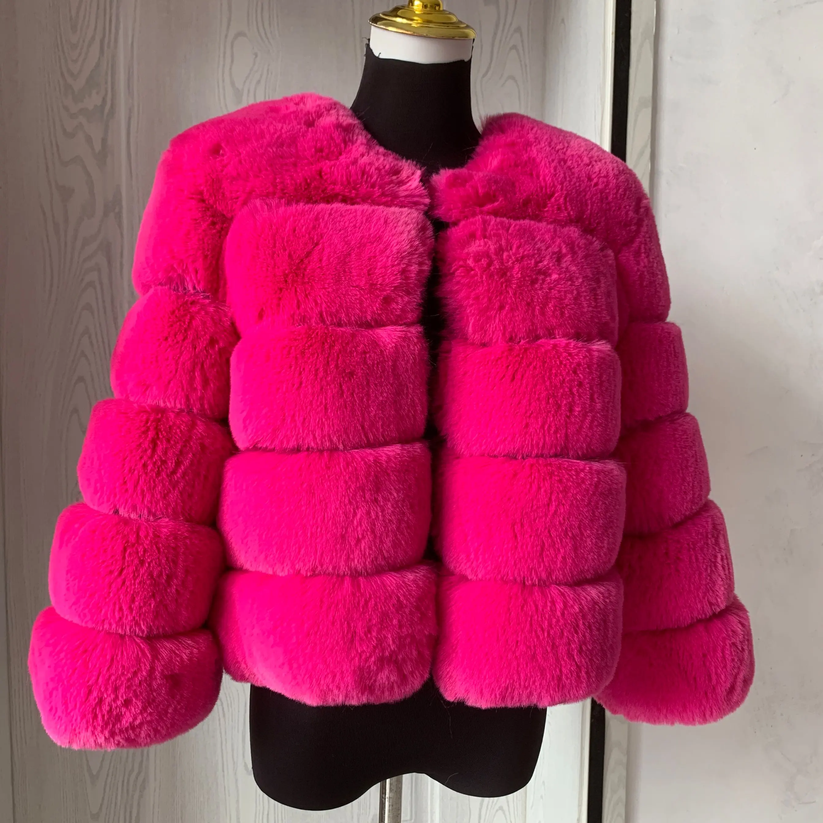 Women's Fashion Faux Fur Coat Super Hot Autumn Winter Women Short Faux Fox Fur Fluffy Jacket High Quality 7XL Ladies Furry Coats