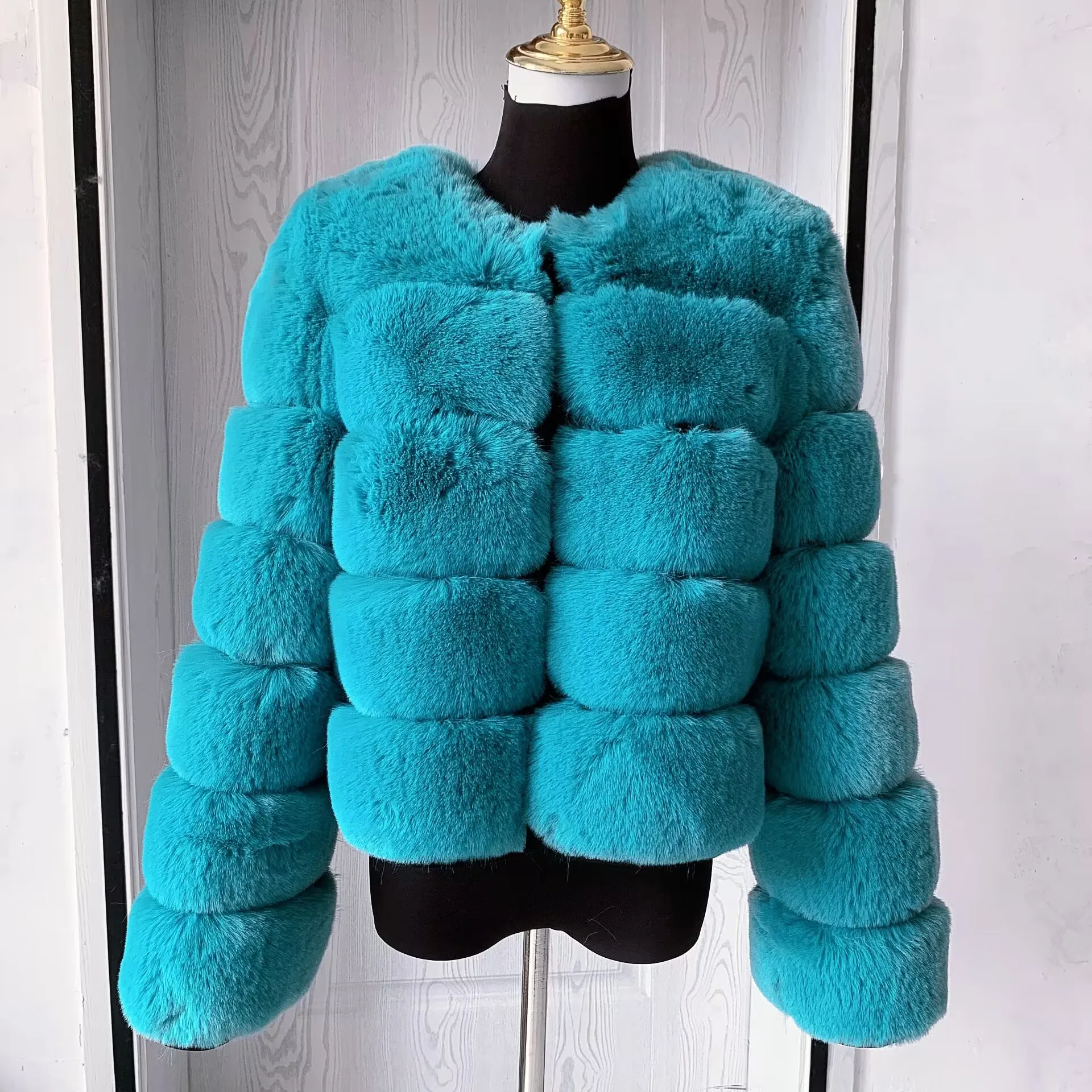 Women's Fashion Faux Fur Coat Super Hot Autumn Winter Women Short Faux Fox Fur Fluffy Jacket High Quality 7XL Ladies Furry Coats