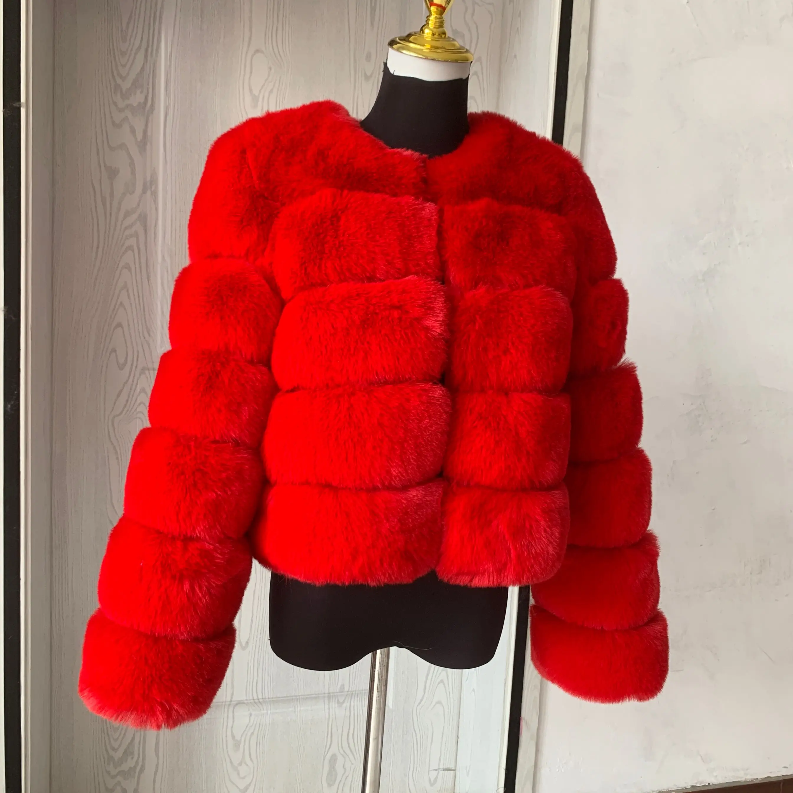 Women's Fashion Faux Fur Coat Super Hot Autumn Winter Women Short Faux Fox Fur Fluffy Jacket High Quality 7XL Ladies Furry Coats