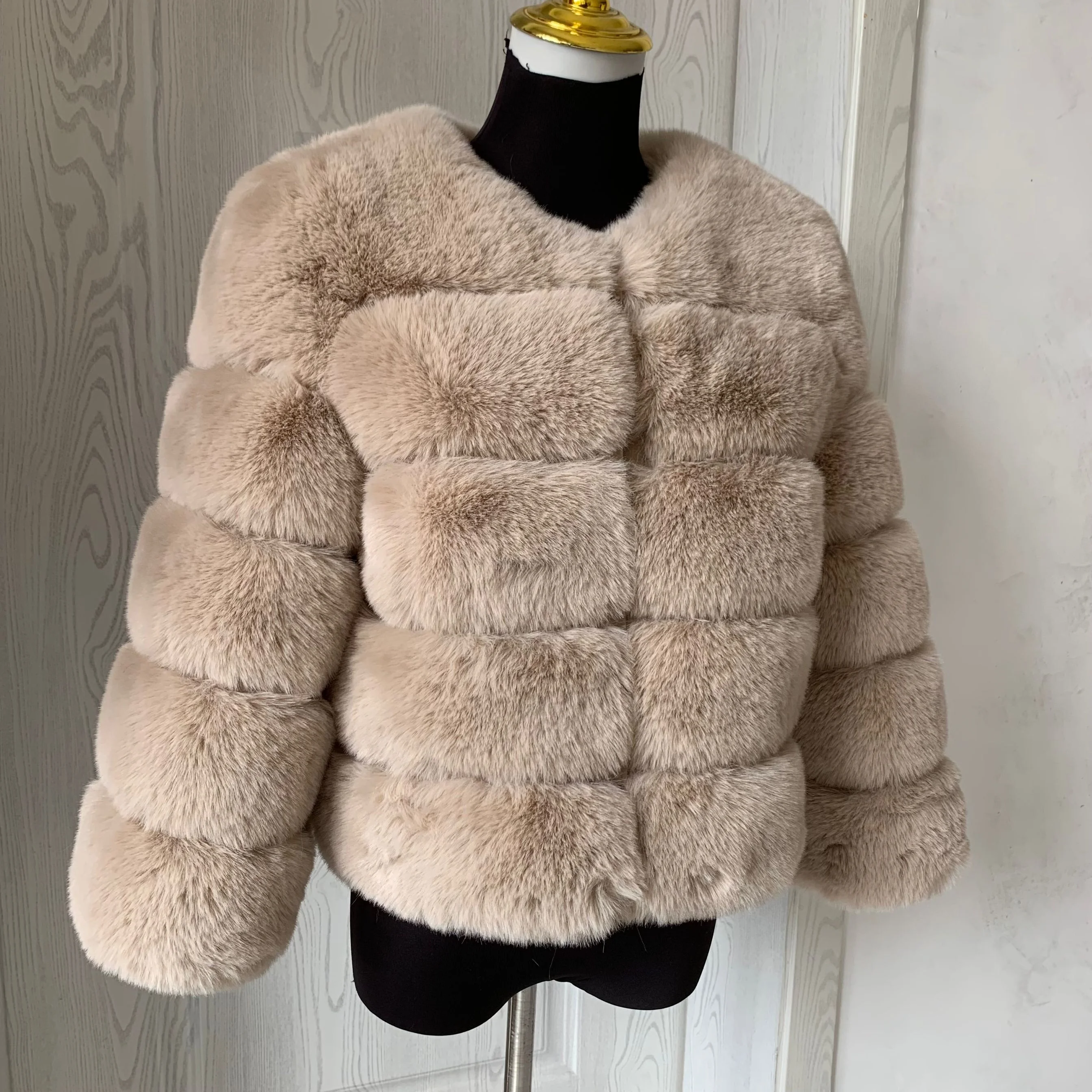 Women's Fashion Faux Fur Coat Super Hot Autumn Winter Women Short Faux Fox Fur Fluffy Jacket High Quality 7XL Ladies Furry Coats