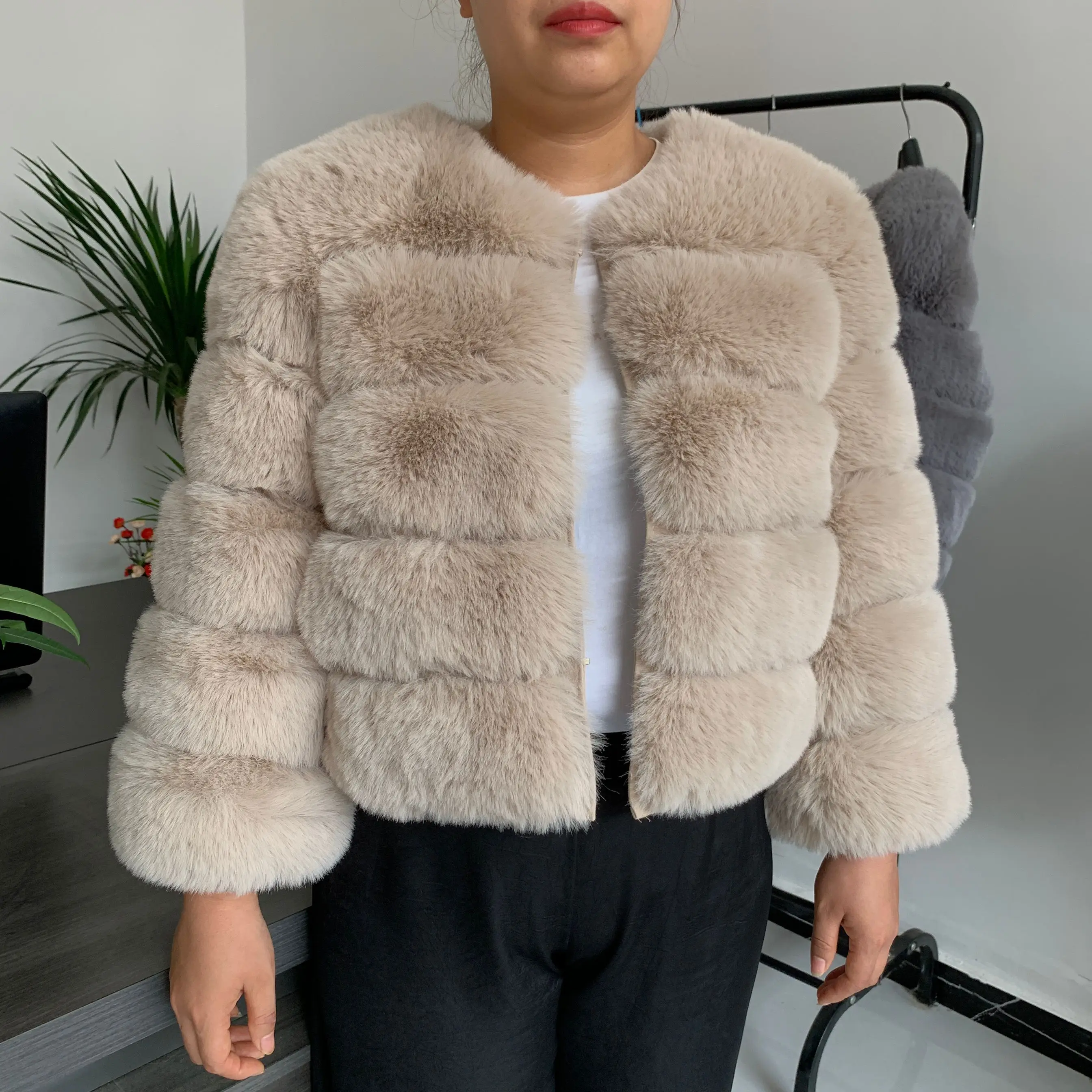 Women's Fashion Faux Fur Coat Super Hot Autumn Winter Women Short Faux Fox Fur Fluffy Jacket High Quality 7XL Ladies Furry Coats