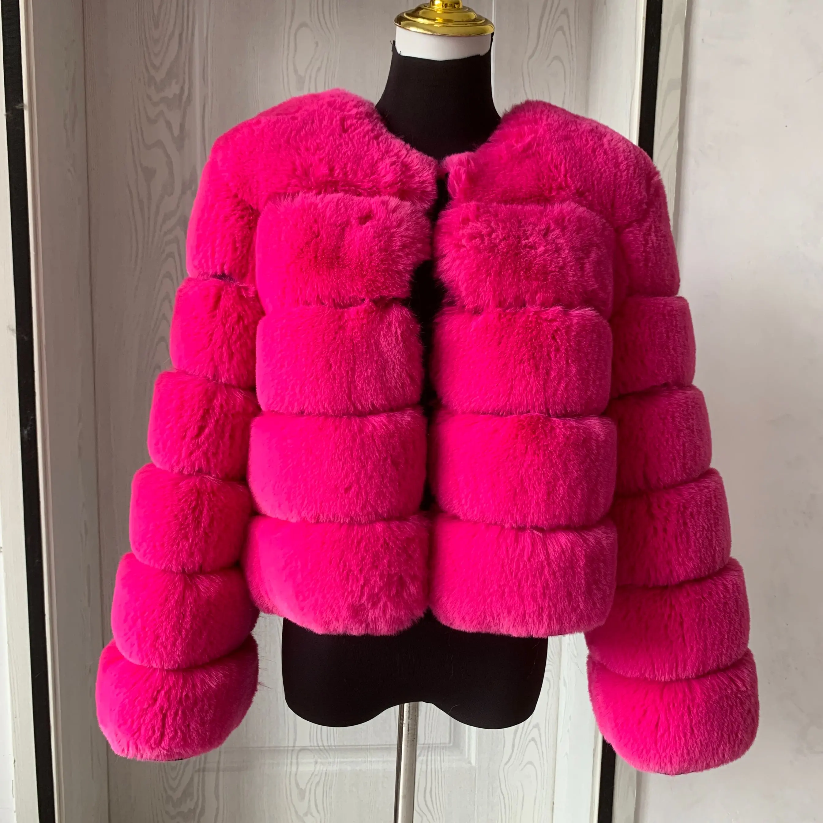 Women's Fashion Faux Fur Coat Super Hot Autumn Winter Women Short Faux Fox Fur Fluffy Jacket High Quality 7XL Ladies Furry Coats