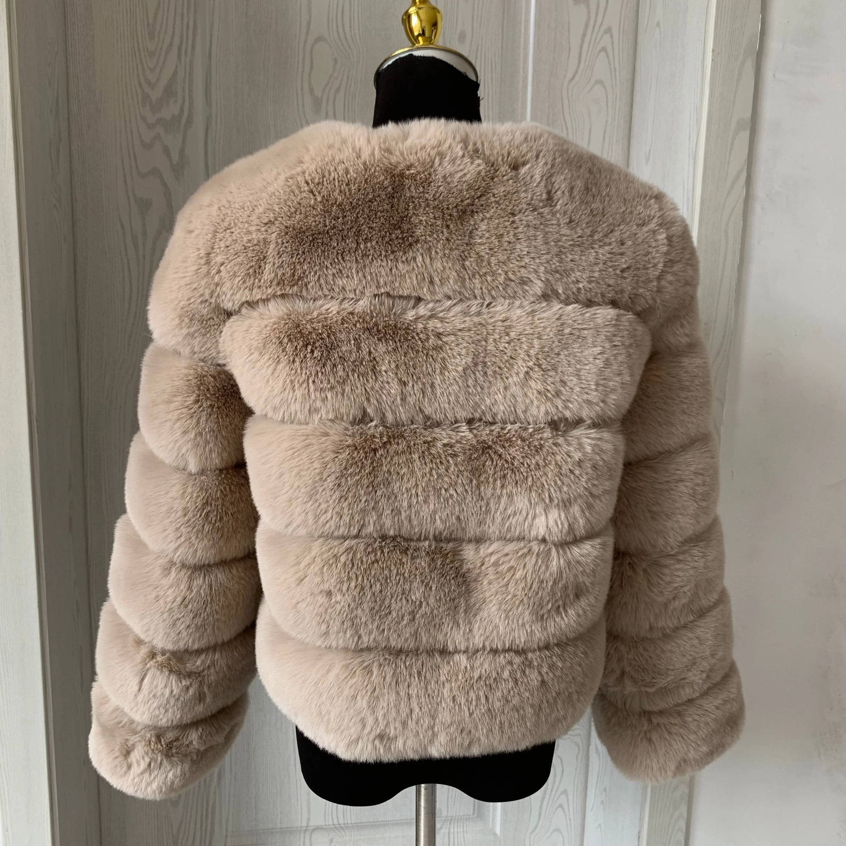 Women's Fashion Faux Fur Coat Super Hot Autumn Winter Women Short Faux Fox Fur Fluffy Jacket High Quality 7XL Ladies Furry Coats