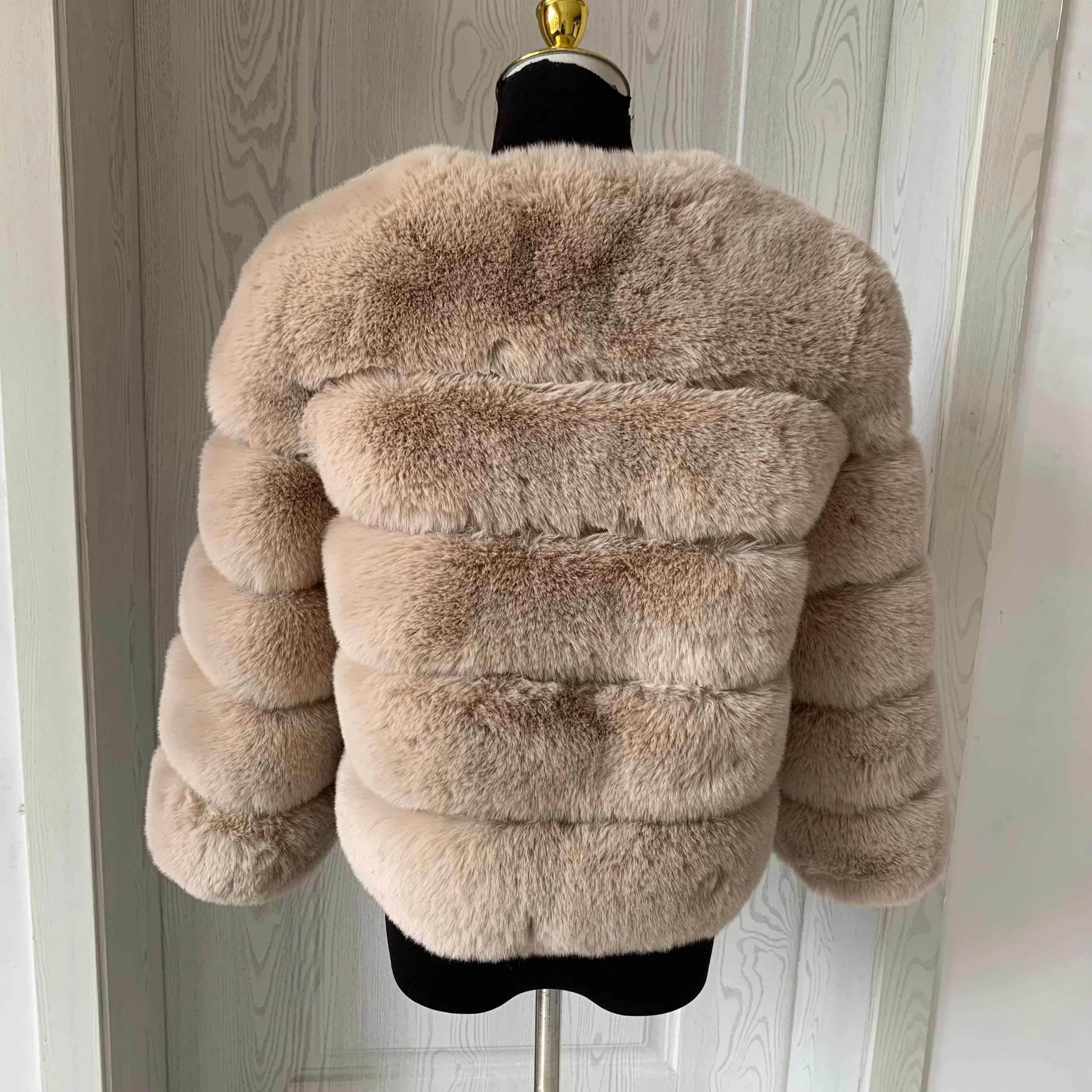 Women's Fashion Faux Fur Coat Super Hot Autumn Winter Women Short Faux Fox Fur Fluffy Jacket High Quality 7XL Ladies Furry Coats
