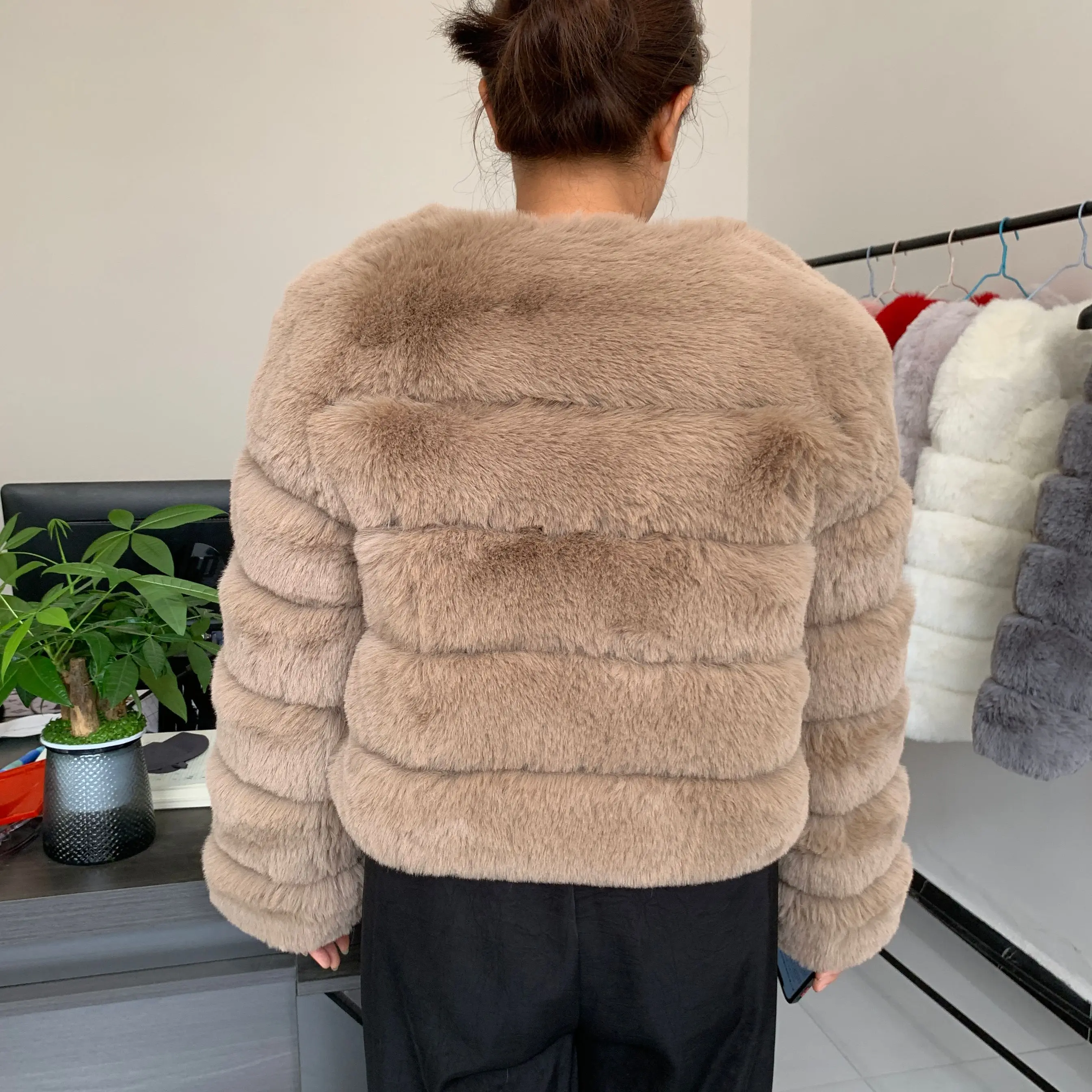 Women's Fashion Faux Fur Coat Super Hot Autumn Winter Women Short Faux Fox Fur Fluffy Jacket High Quality 7XL Ladies Furry Coats