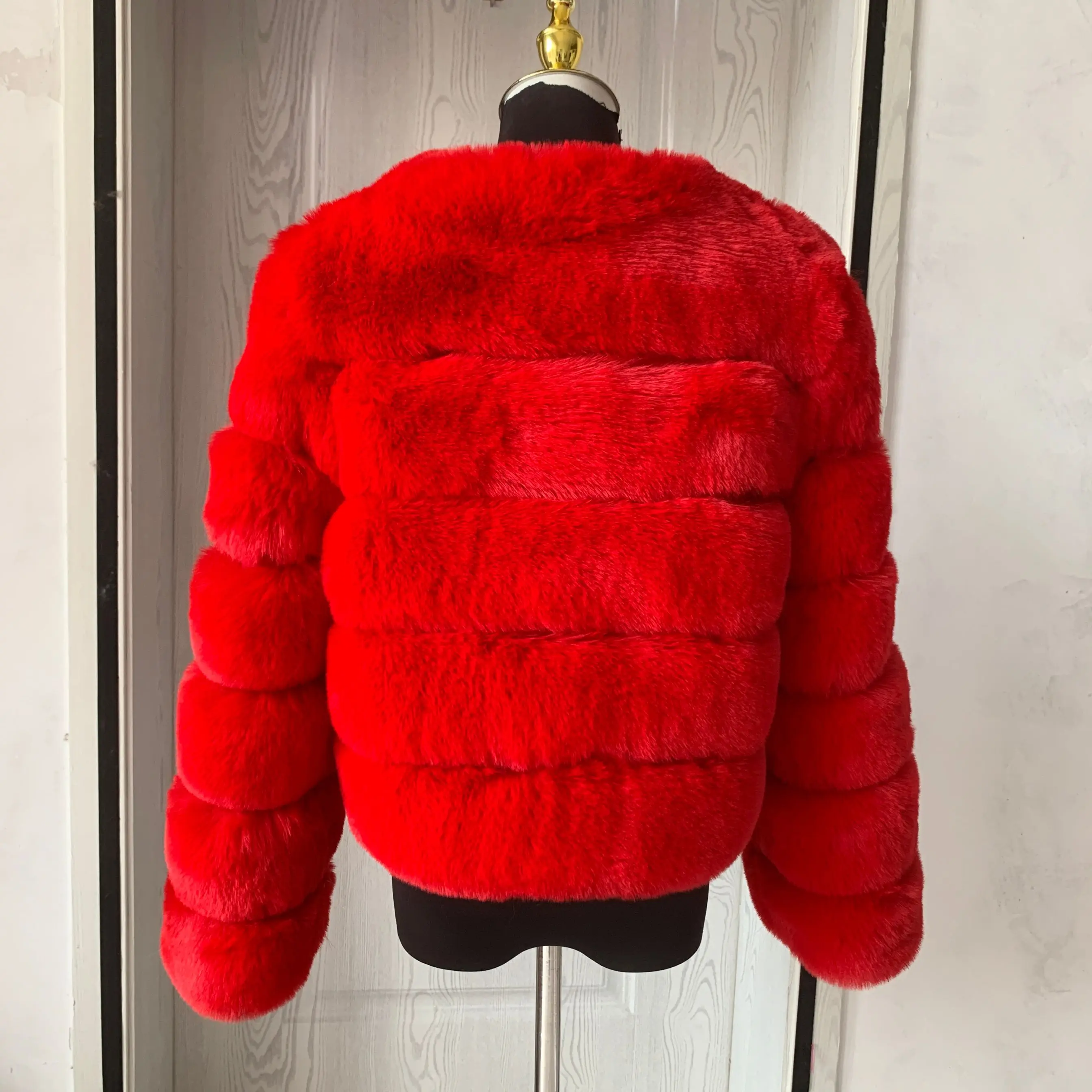 Women's Fashion Faux Fur Coat Super Hot Autumn Winter Women Short Faux Fox Fur Fluffy Jacket High Quality 7XL Ladies Furry Coats