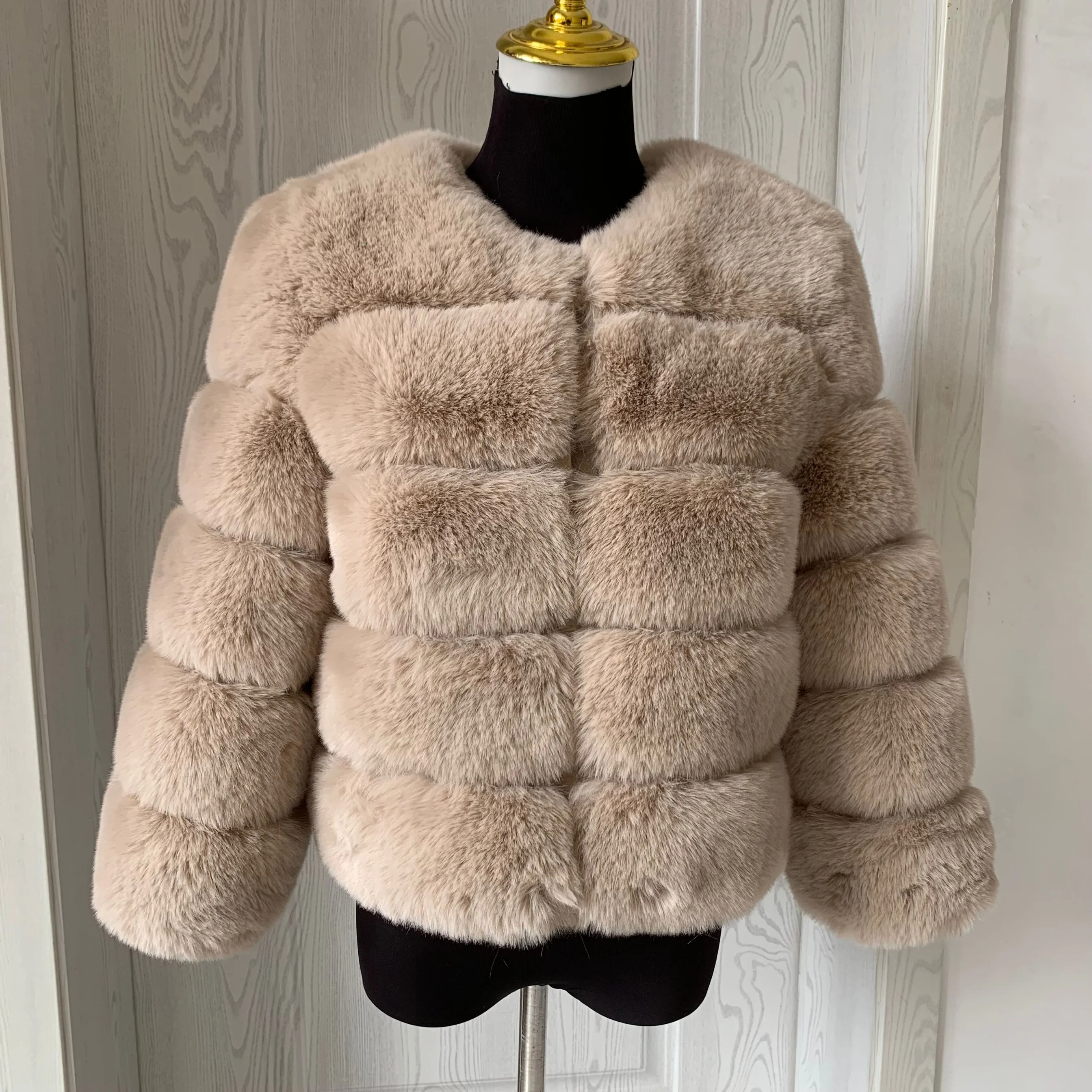 Women's Fashion Faux Fur Coat Super Hot Autumn Winter Women Short Faux Fox Fur Fluffy Jacket High Quality 7XL Ladies Furry Coats